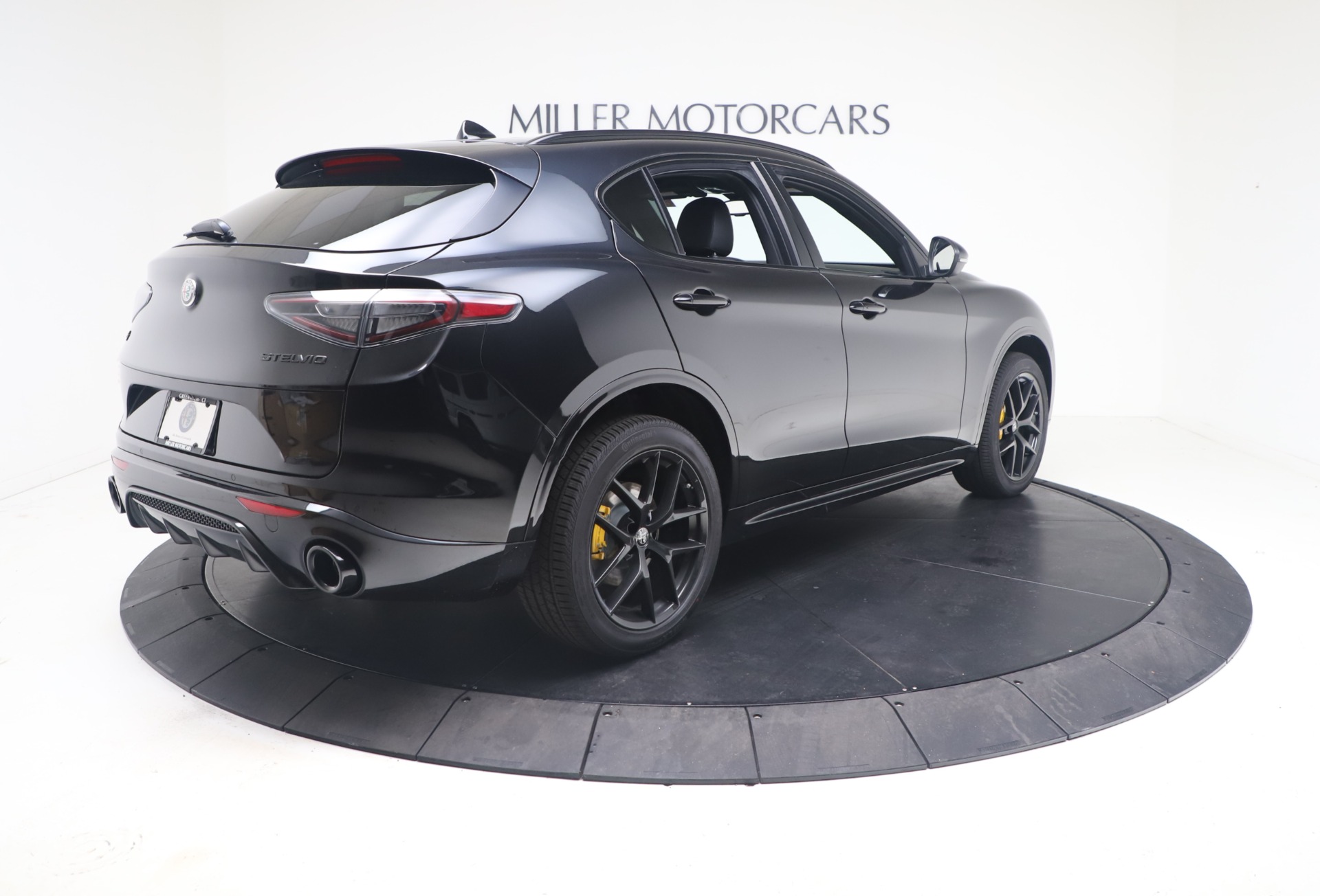 New 2021 Alfa Romeo Stelvio Ti Sport Q4 | St. Petersburg, FL