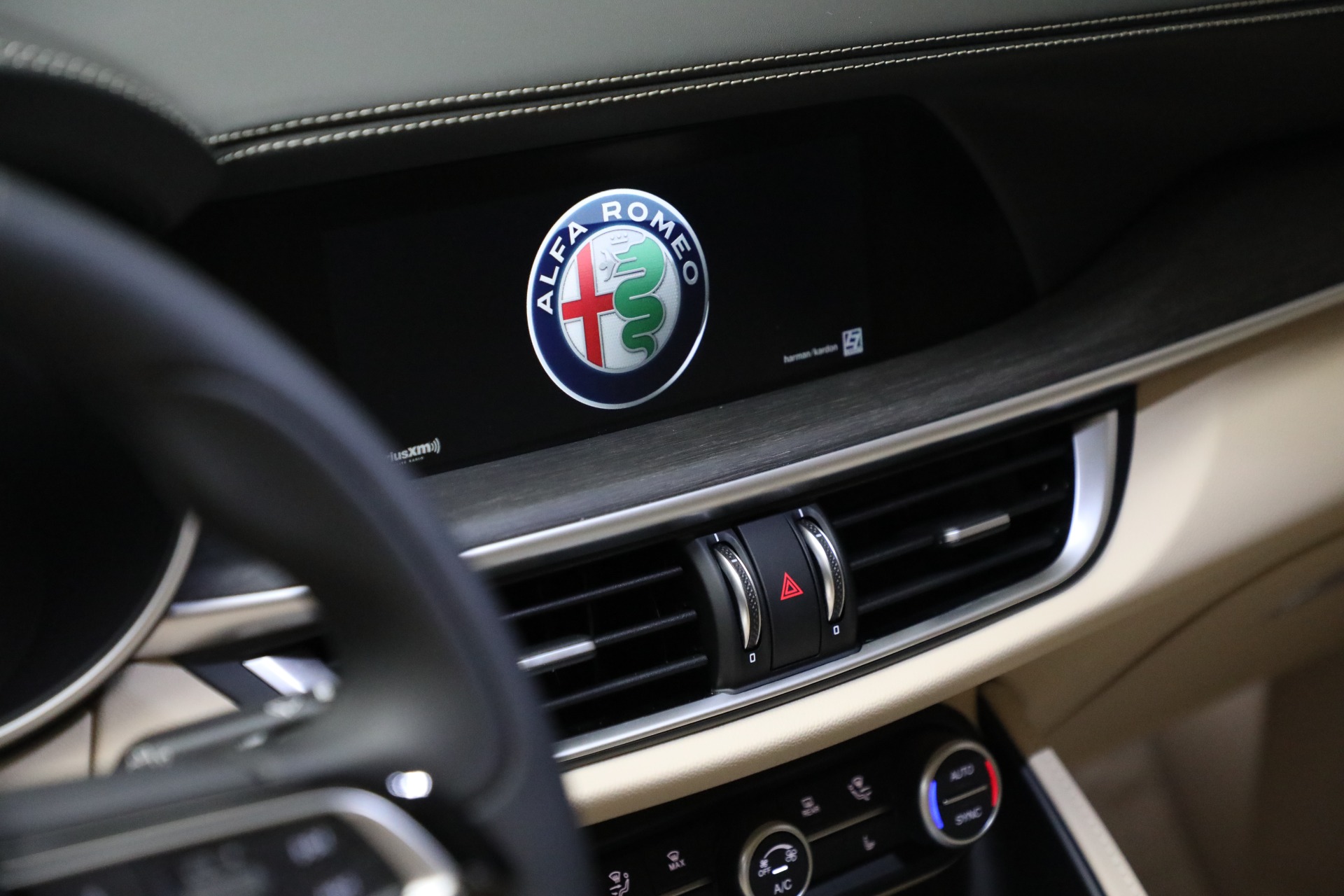 New 2021 Alfa Romeo Stelvio Ti Lusso Q4 | St. Petersburg, FL