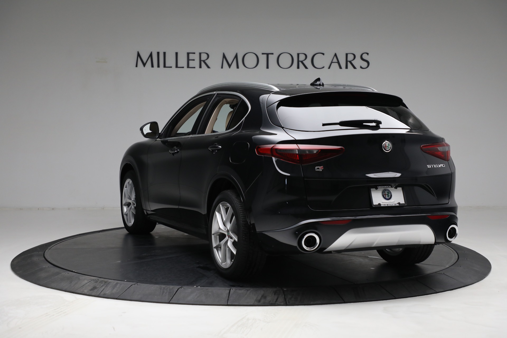 New 2021 Alfa Romeo Stelvio Ti Lusso Q4 | St. Petersburg, FL