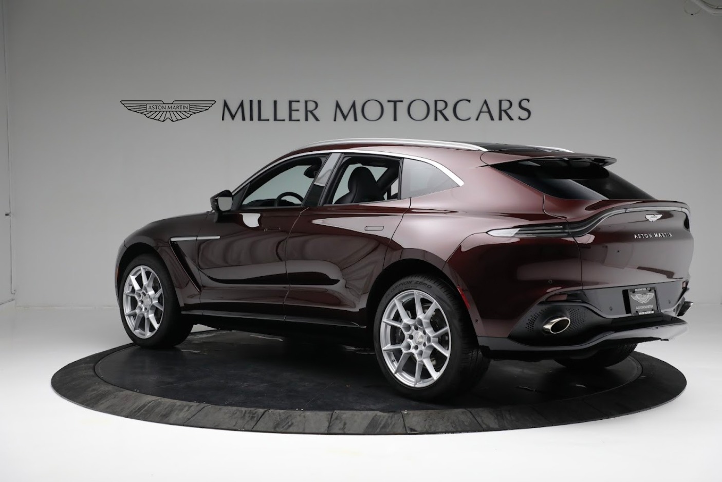 Used 2021 Aston Martin DBX | St. Petersburg, FL