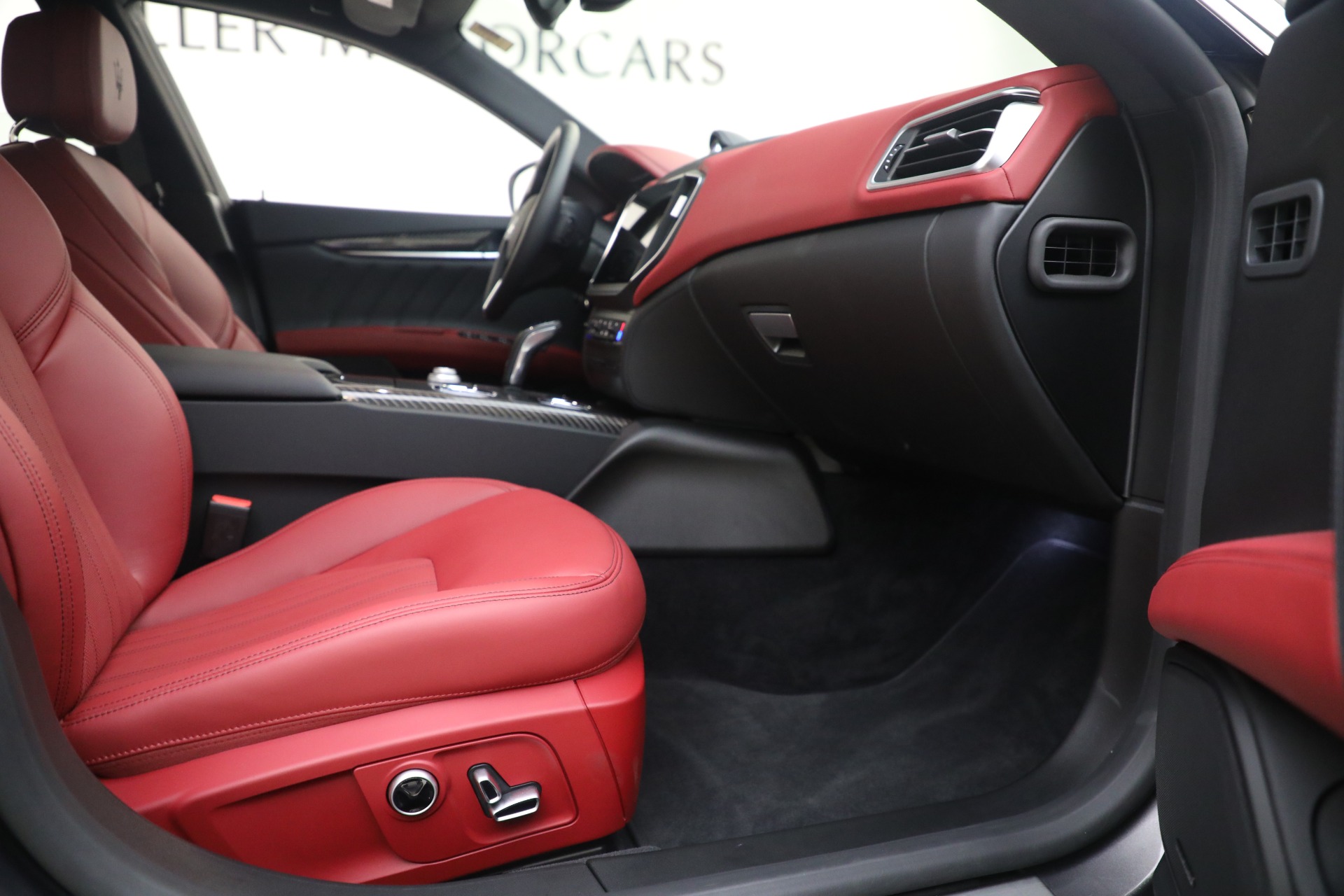 New 2021 Maserati Ghibli SQ4 GranLusso | St. Petersburg, FL
