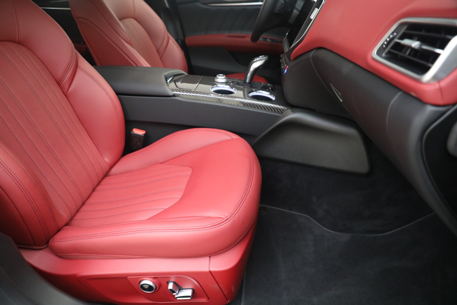 New 2021 Maserati Ghibli SQ4 GranLusso | St. Petersburg, FL