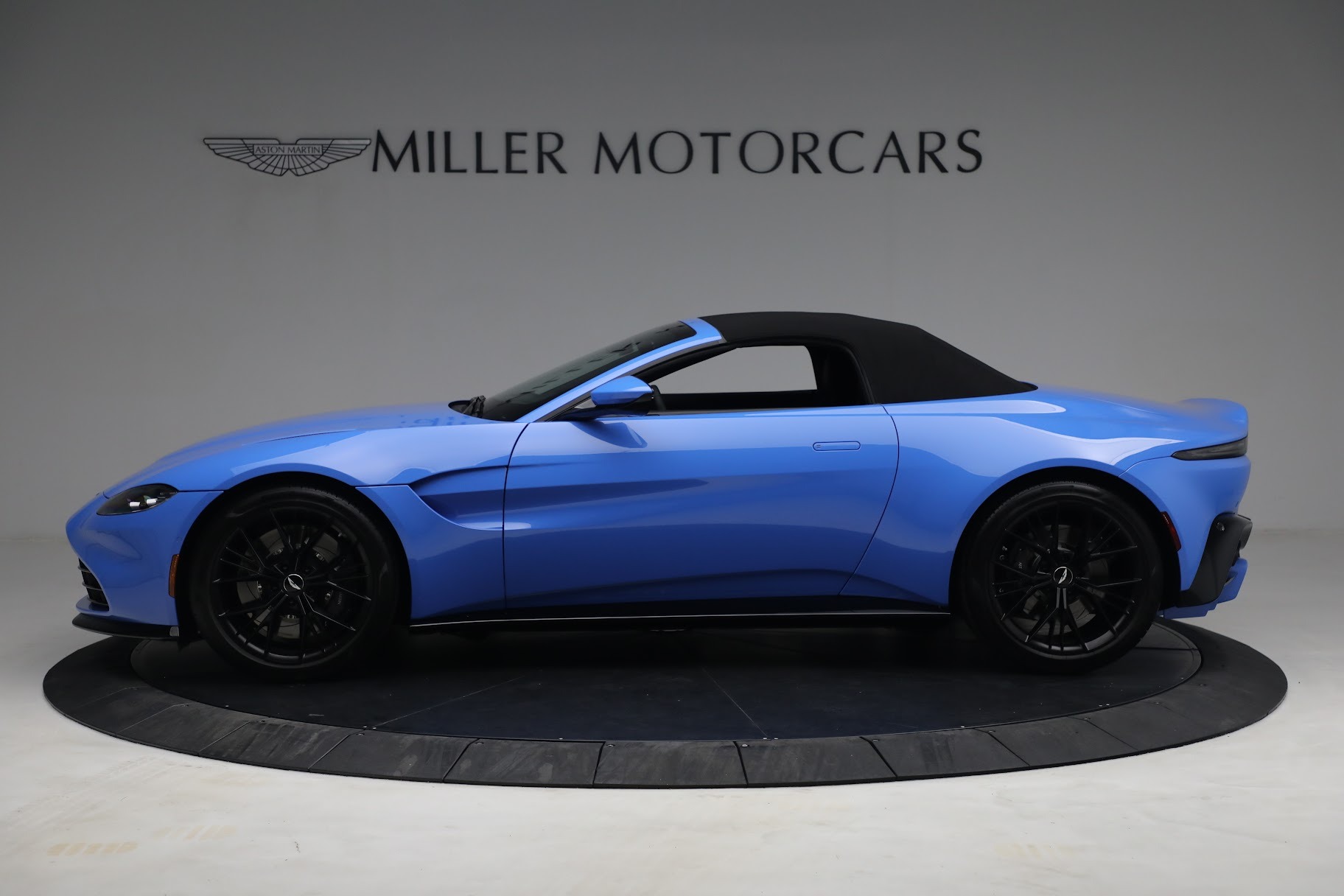 New 2021 Aston Martin Vantage Roadster | St. Petersburg, FL
