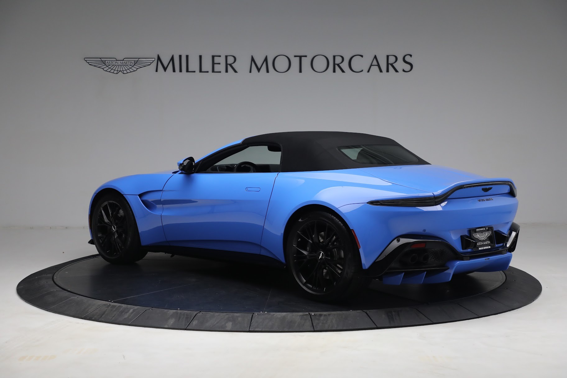 New 2021 Aston Martin Vantage Roadster | St. Petersburg, FL