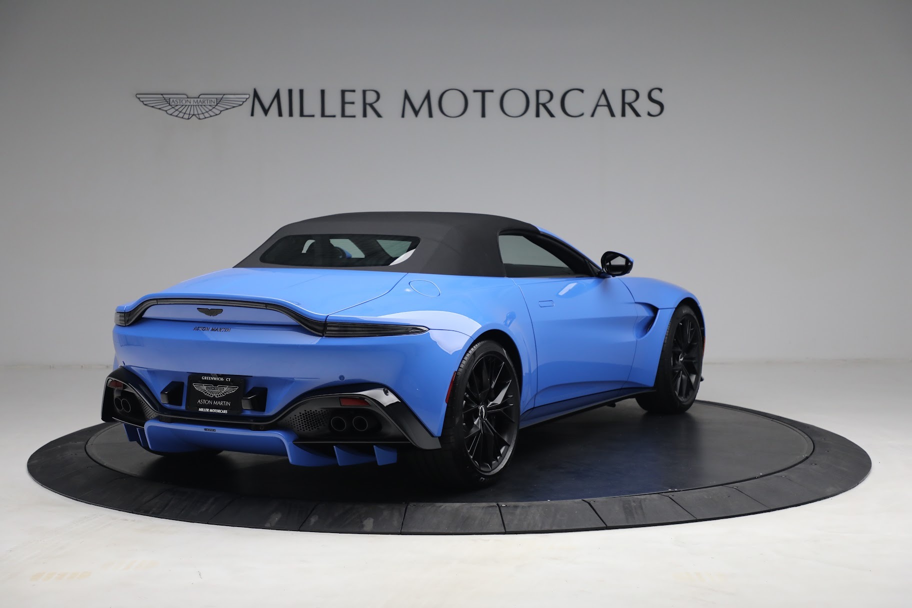 New 2021 Aston Martin Vantage Roadster | St. Petersburg, FL