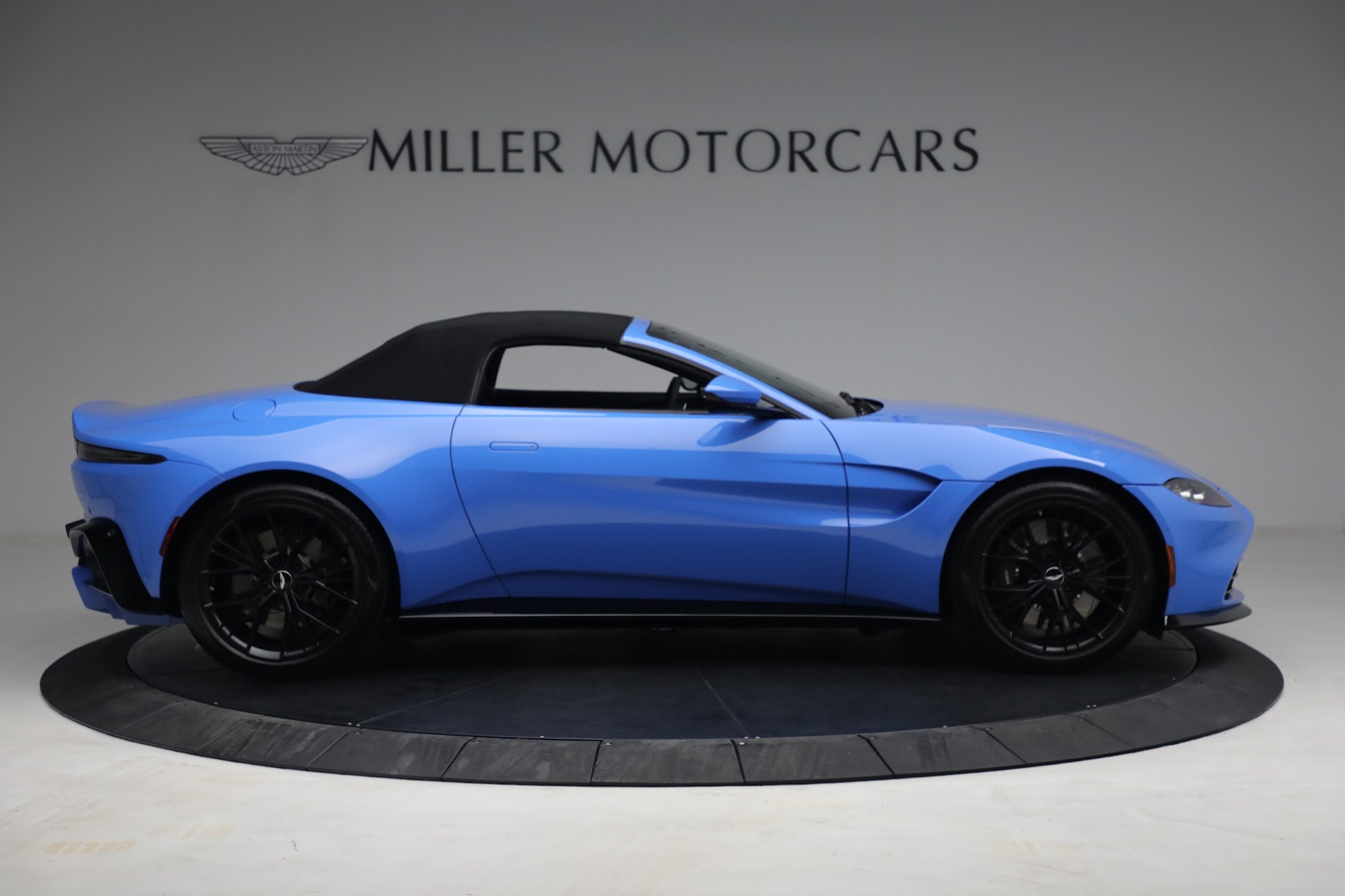 New 2021 Aston Martin Vantage Roadster | St. Petersburg, FL