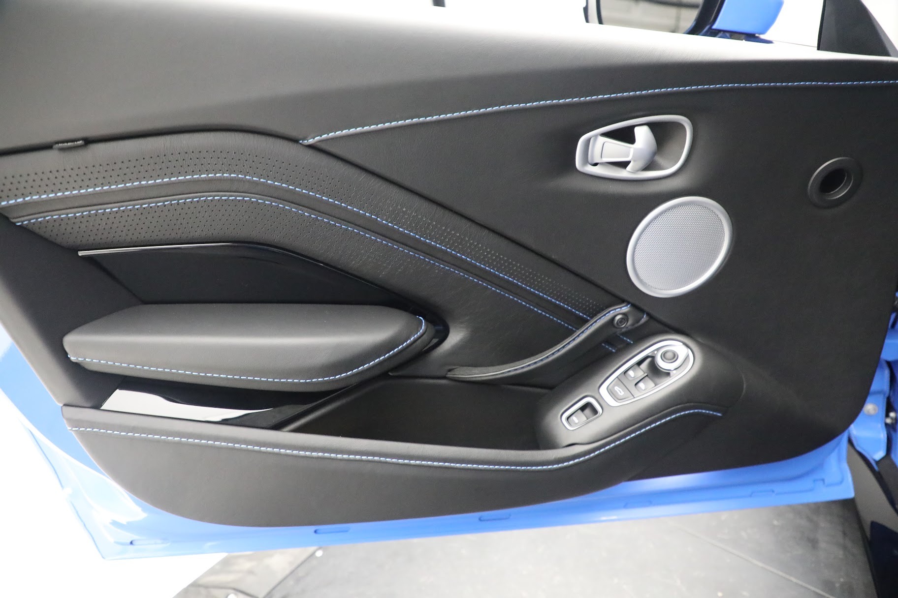New 2021 Aston Martin Vantage Roadster | St. Petersburg, FL