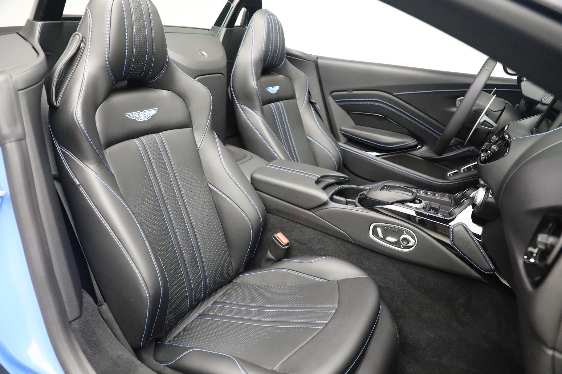 New 2021 Aston Martin Vantage Roadster | St. Petersburg, FL