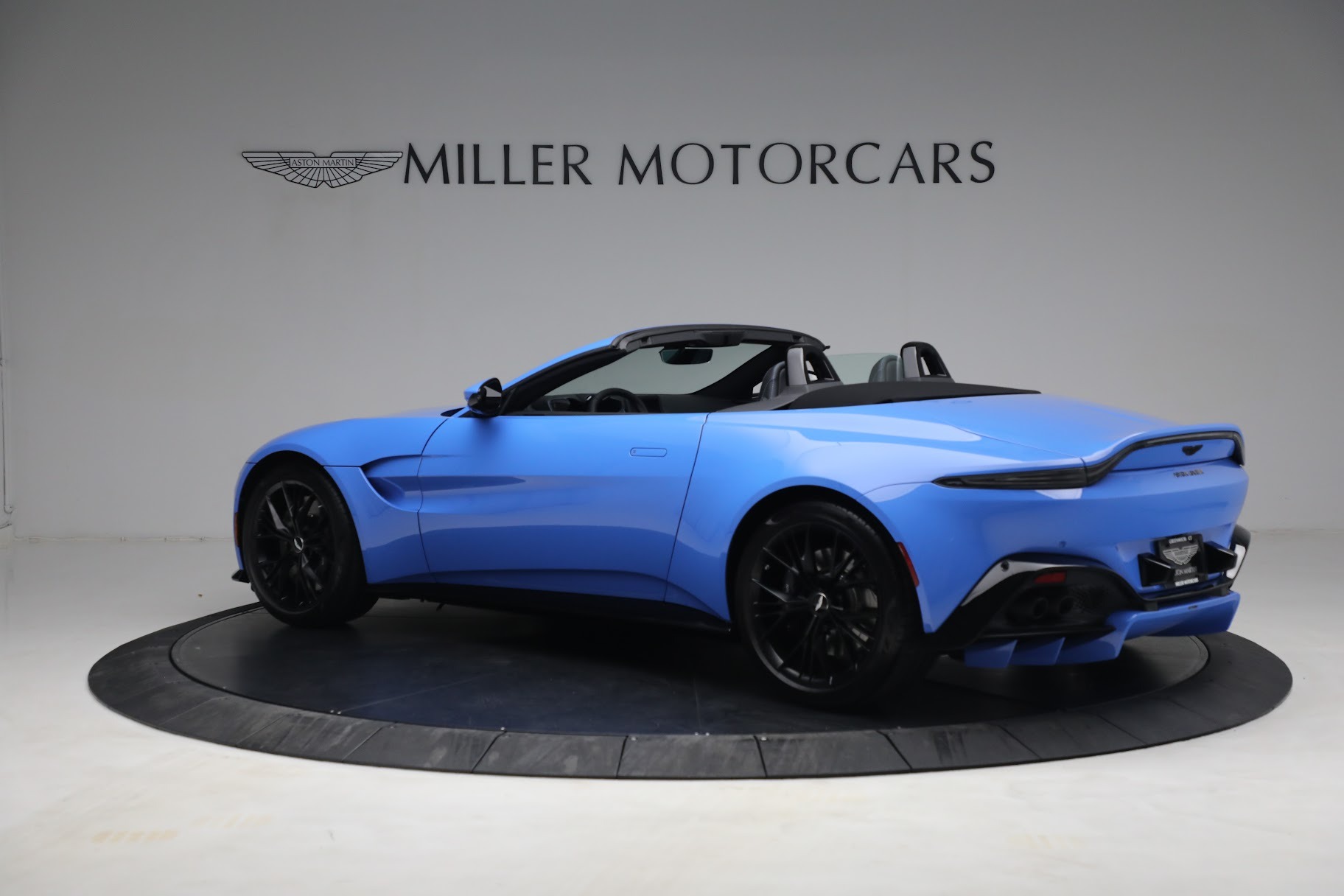 New 2021 Aston Martin Vantage Roadster | St. Petersburg, FL