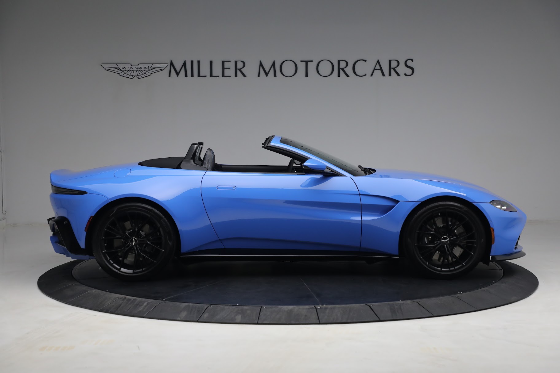 New 2021 Aston Martin Vantage Roadster | St. Petersburg, FL