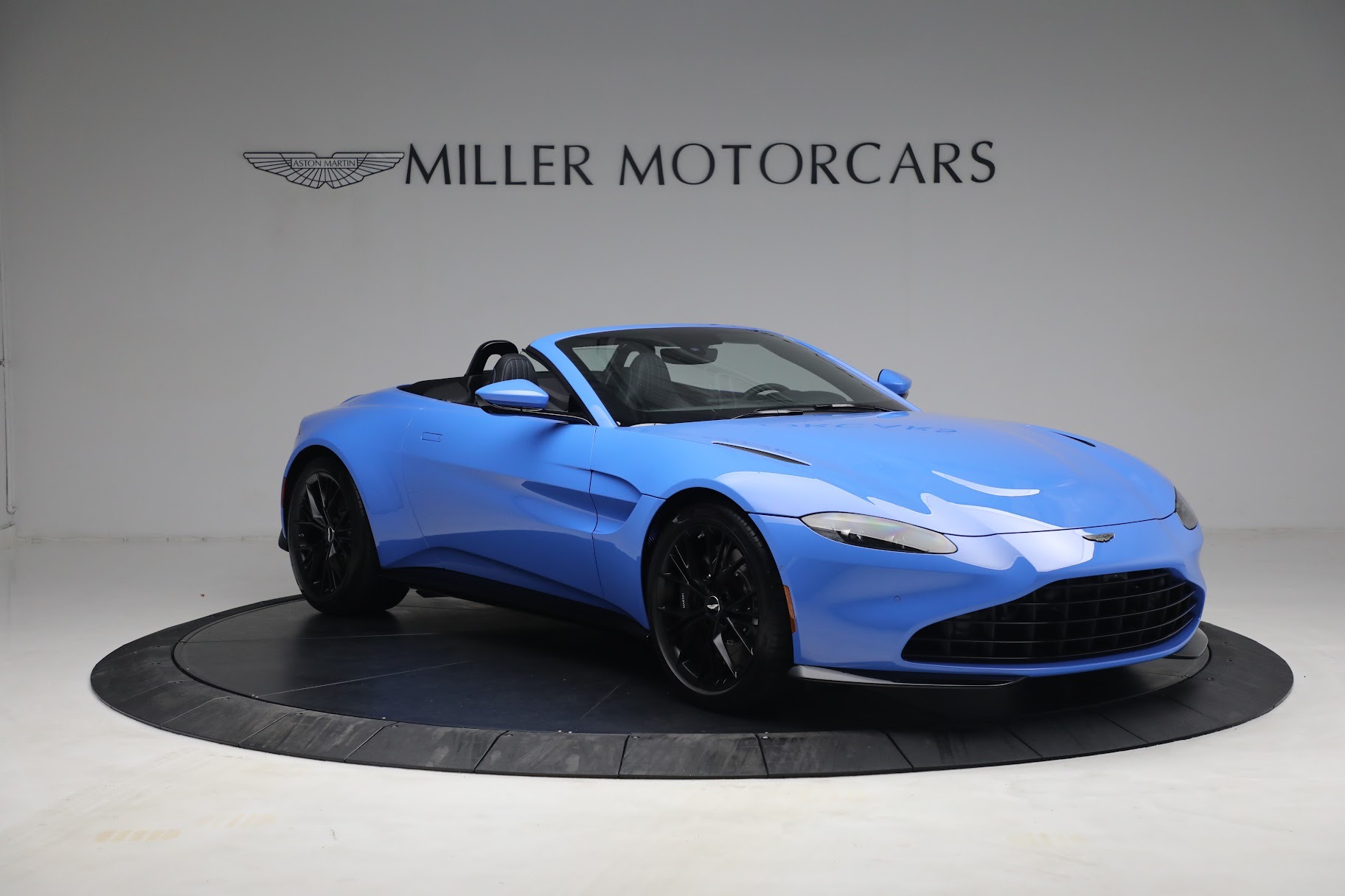 New 2021 Aston Martin Vantage Roadster | St. Petersburg, FL