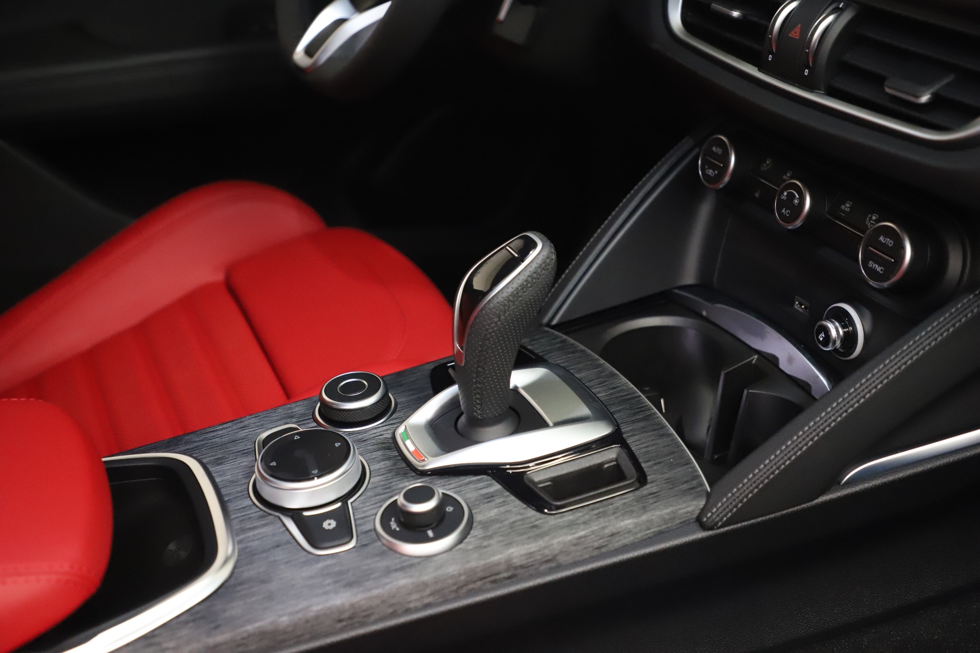 New 2022 Alfa Romeo Stelvio Sprint | St. Petersburg, FL