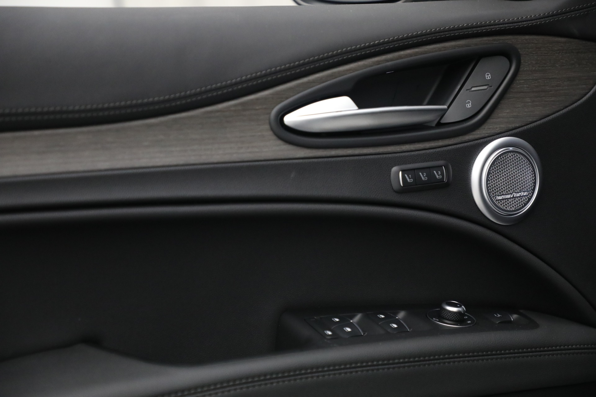 New 2022 Alfa Romeo Stelvio Ti | St. Petersburg, FL