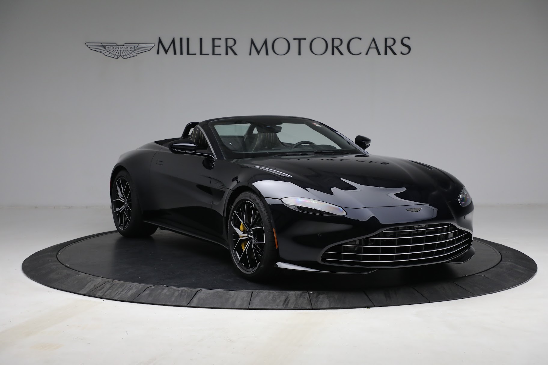New 2021 Aston Martin Vantage Roadster | St. Petersburg, FL
