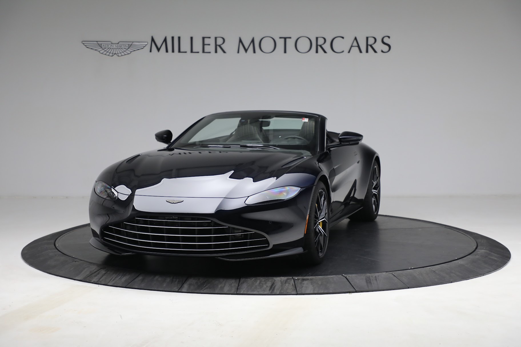 New 2021 Aston Martin Vantage Roadster | St. Petersburg, FL