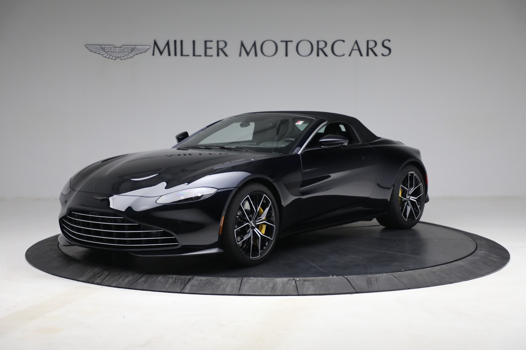 New 2021 Aston Martin Vantage Roadster | St. Petersburg, FL