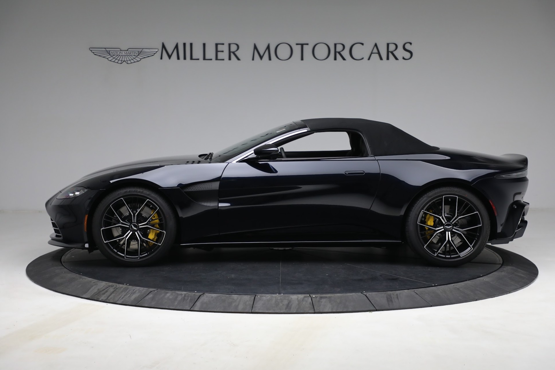 New 2021 Aston Martin Vantage Roadster | St. Petersburg, FL