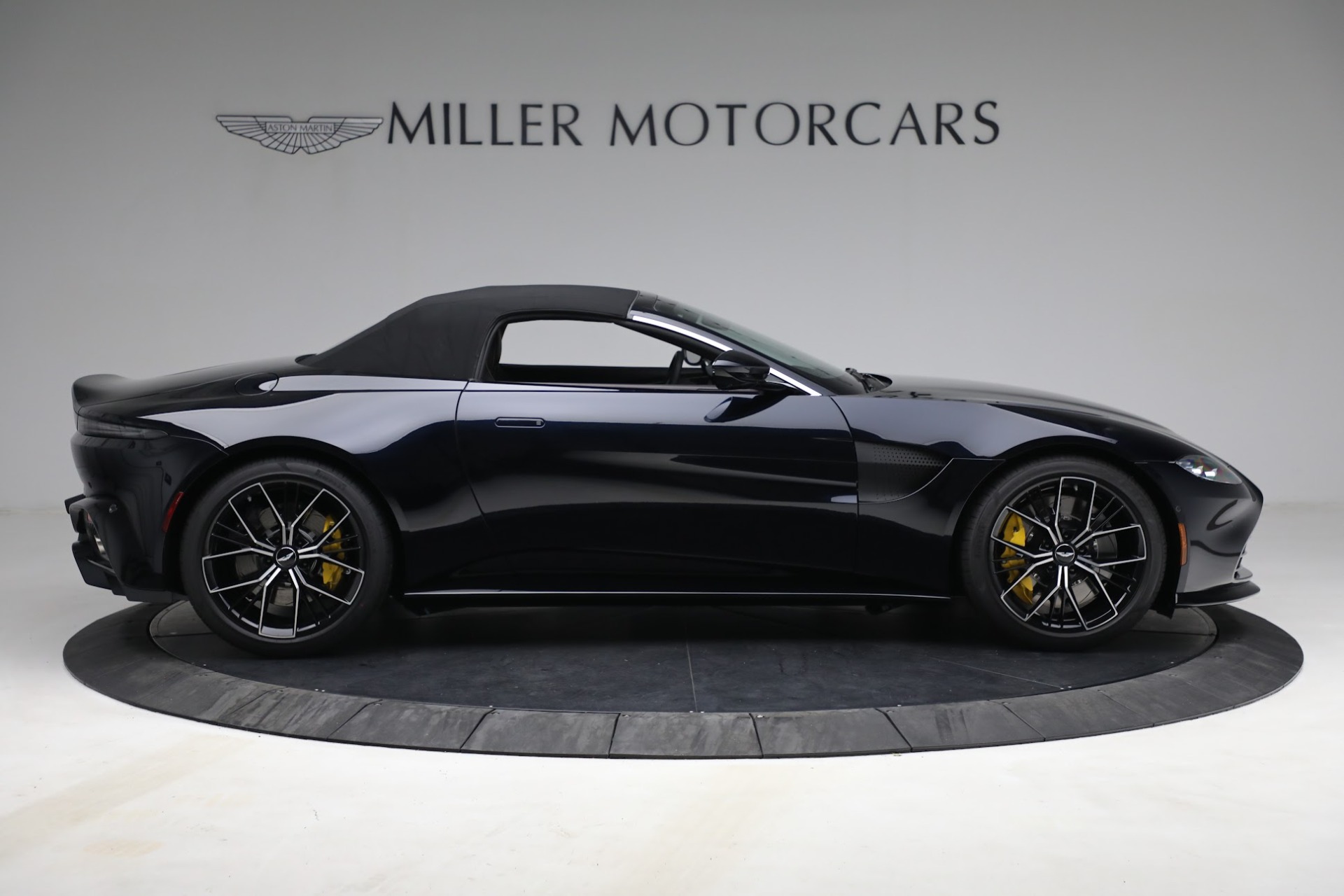 New 2021 Aston Martin Vantage Roadster | St. Petersburg, FL