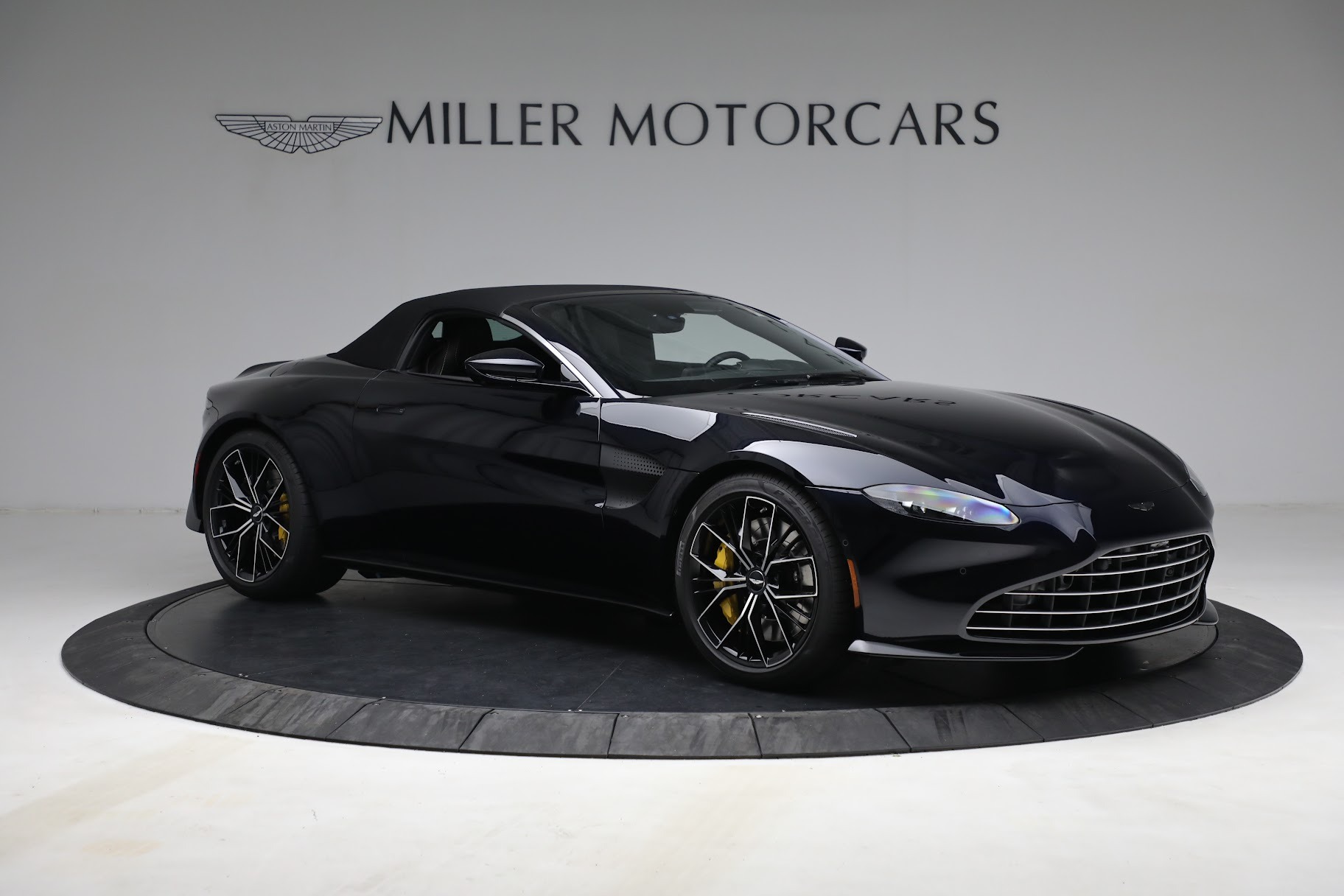 New 2021 Aston Martin Vantage Roadster | St. Petersburg, FL