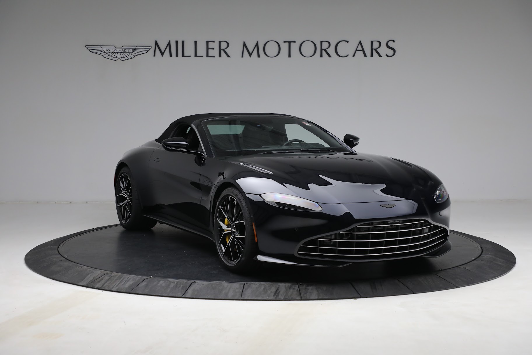 New 2021 Aston Martin Vantage Roadster | St. Petersburg, FL