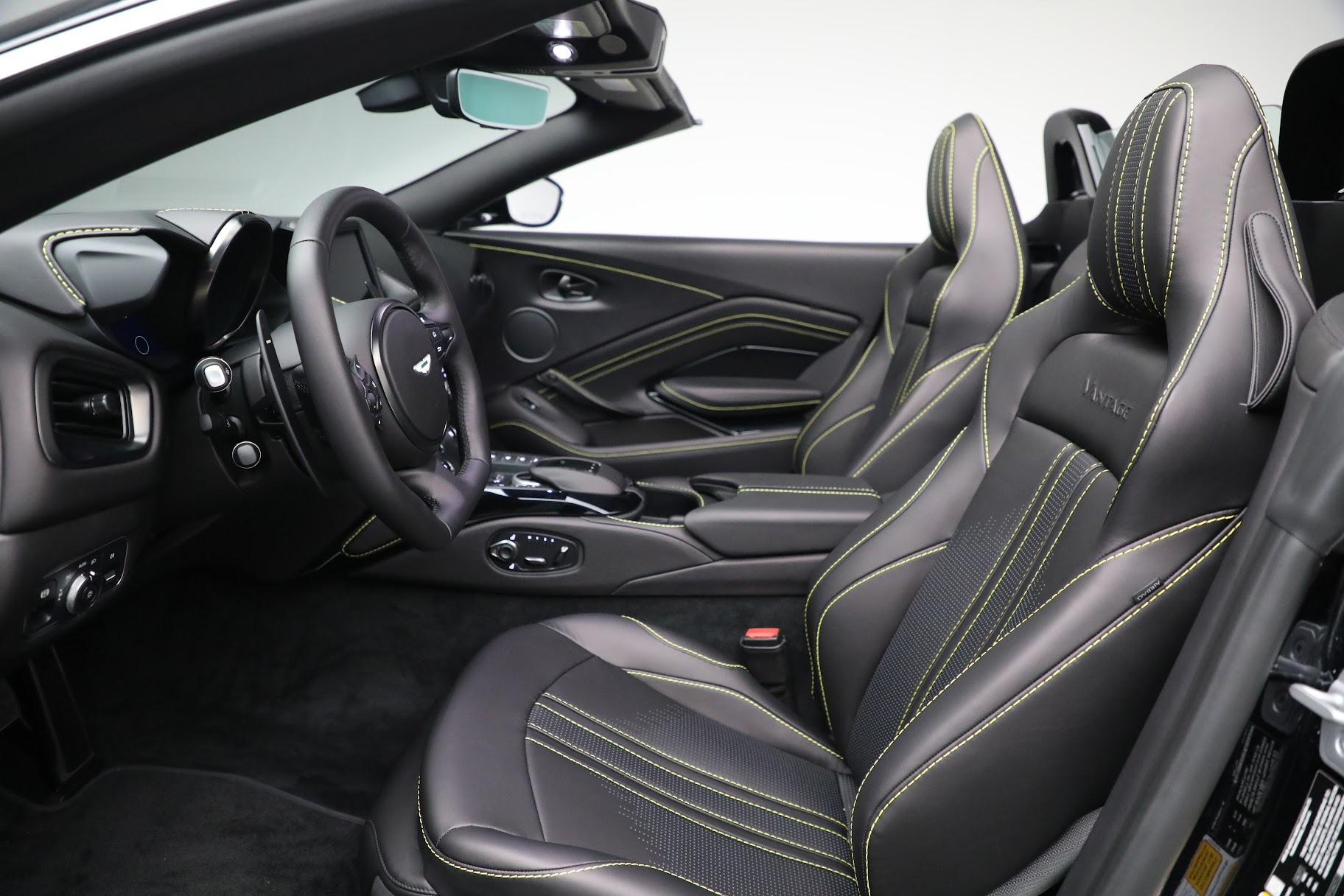 New 2021 Aston Martin Vantage Roadster | St. Petersburg, FL