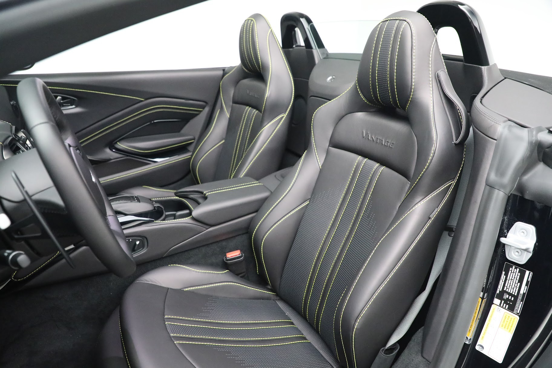 New 2021 Aston Martin Vantage Roadster | St. Petersburg, FL