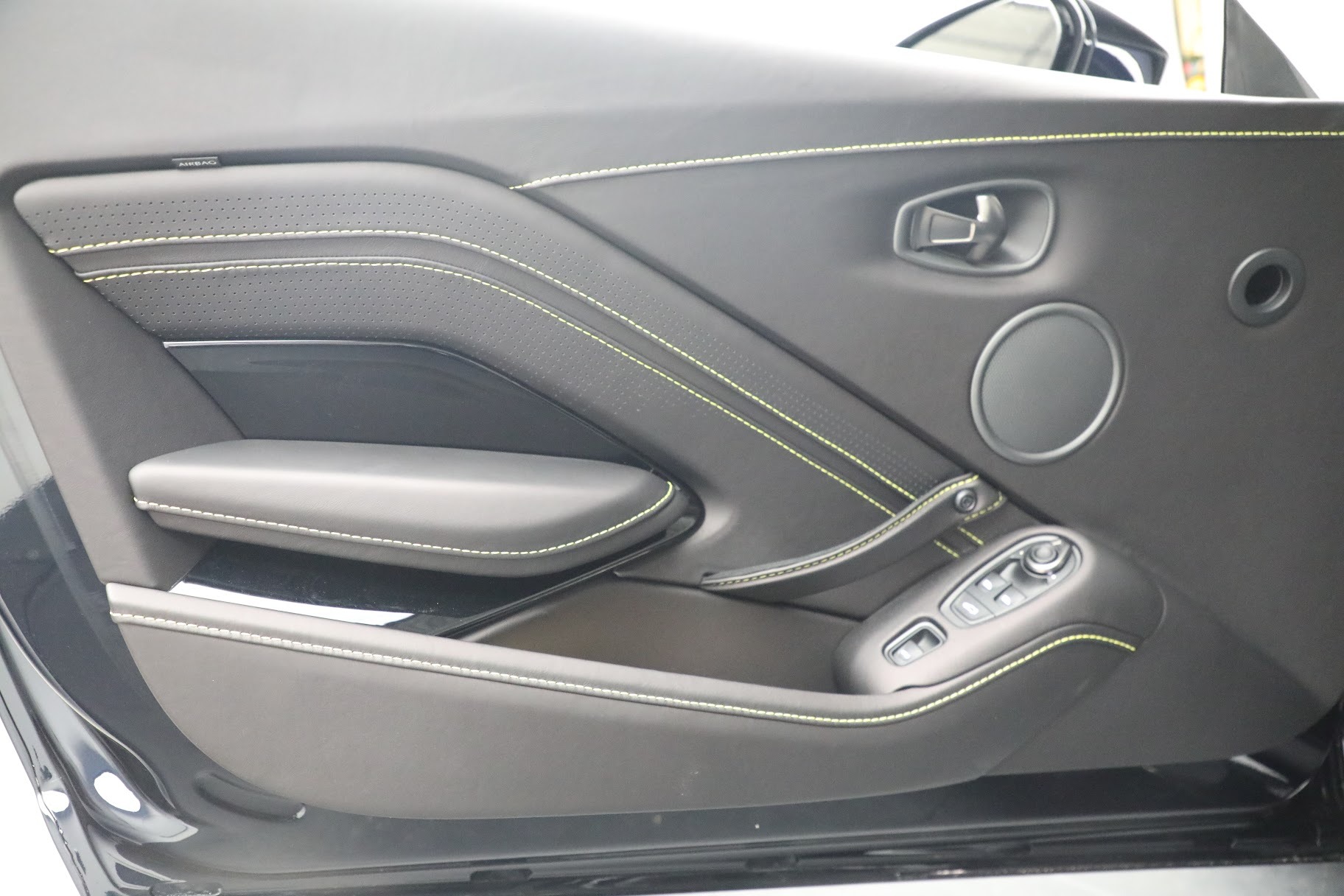 New 2021 Aston Martin Vantage Roadster | St. Petersburg, FL