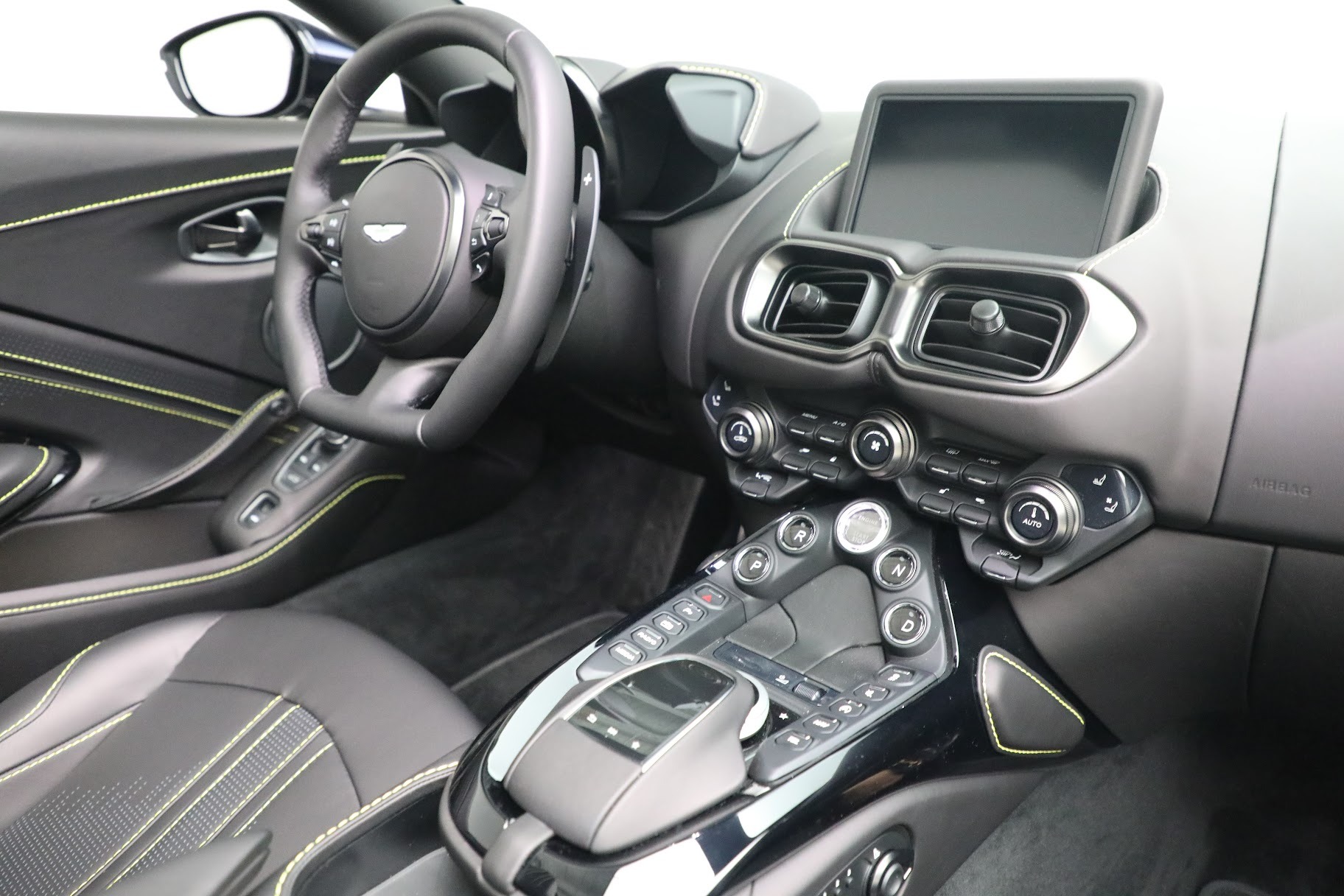 New 2021 Aston Martin Vantage Roadster | St. Petersburg, FL
