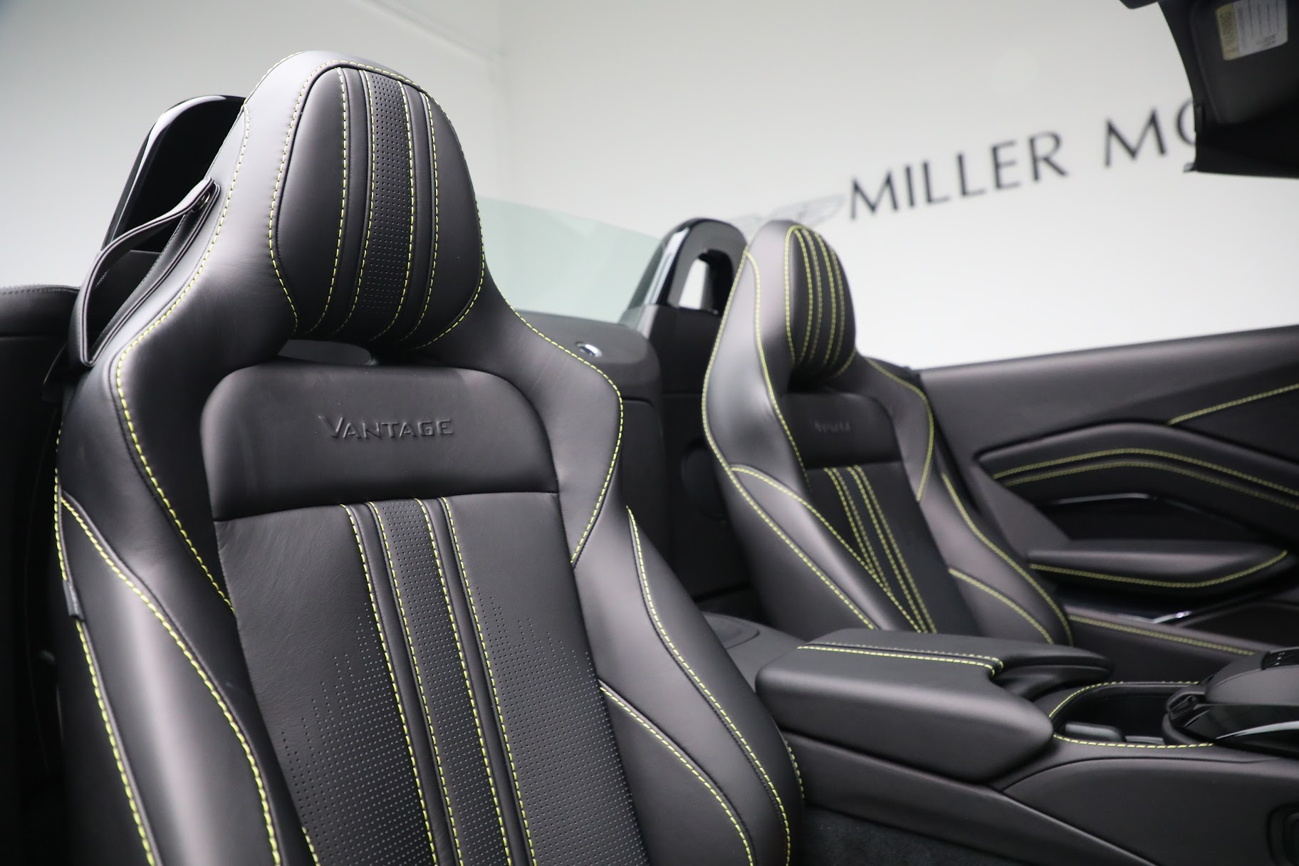 New 2021 Aston Martin Vantage Roadster | St. Petersburg, FL