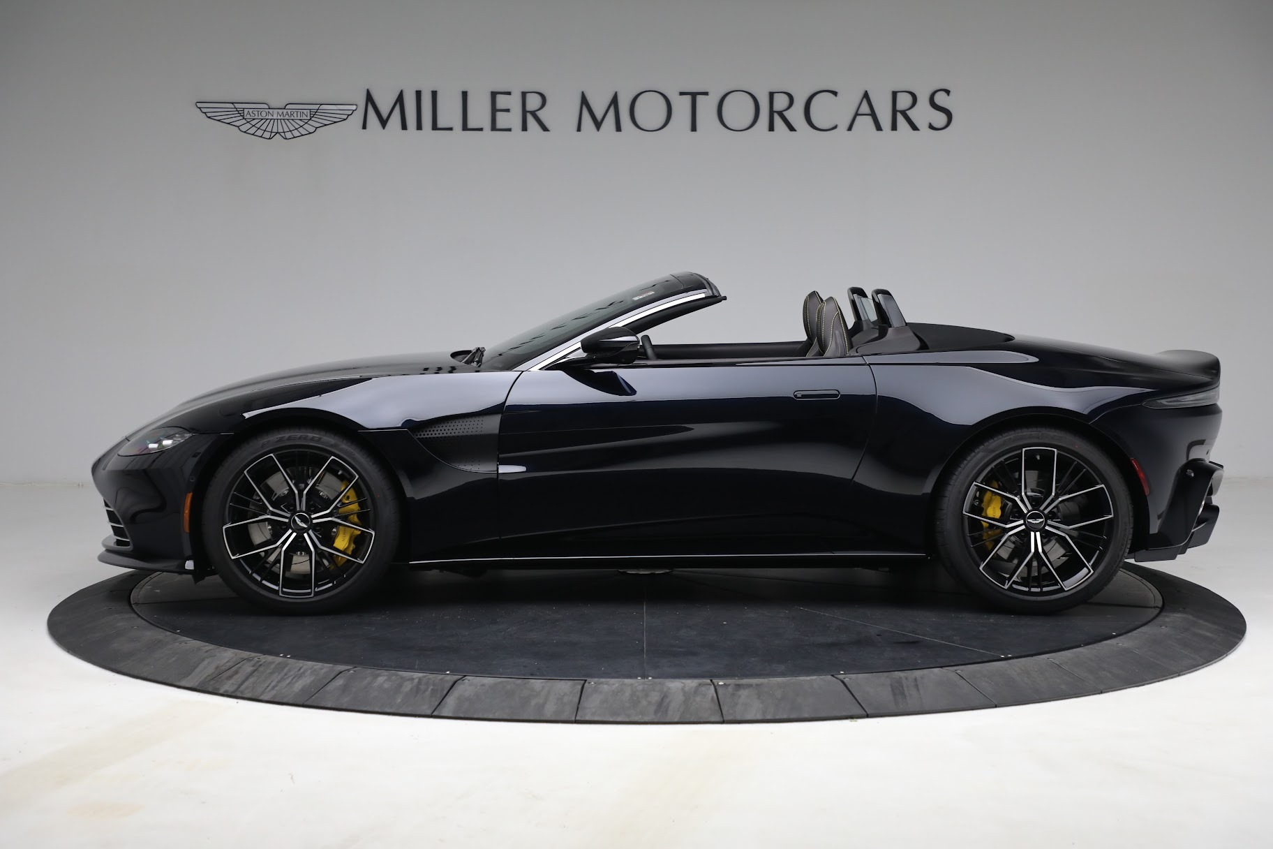 New 2021 Aston Martin Vantage Roadster | St. Petersburg, FL