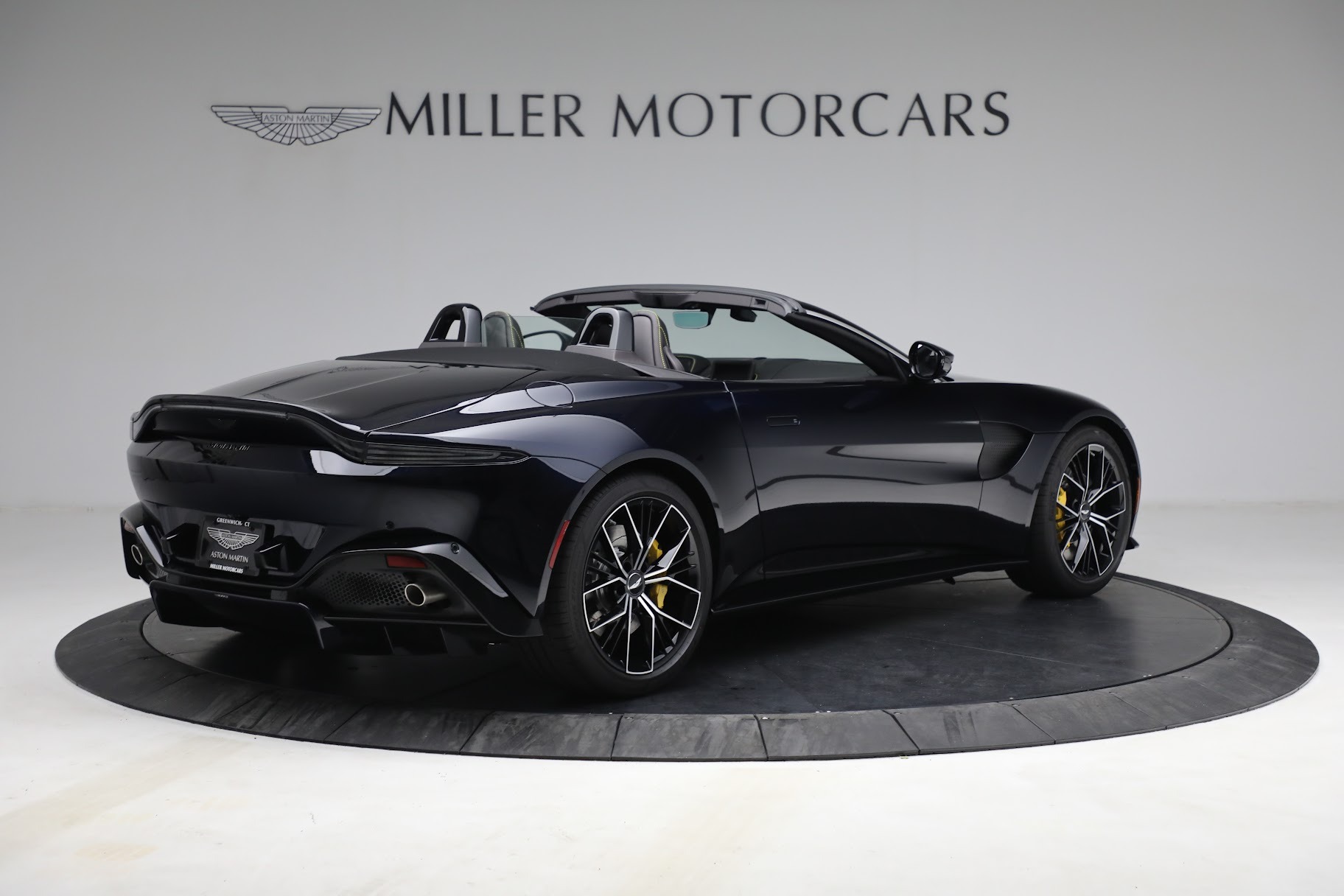 New 2021 Aston Martin Vantage Roadster | St. Petersburg, FL