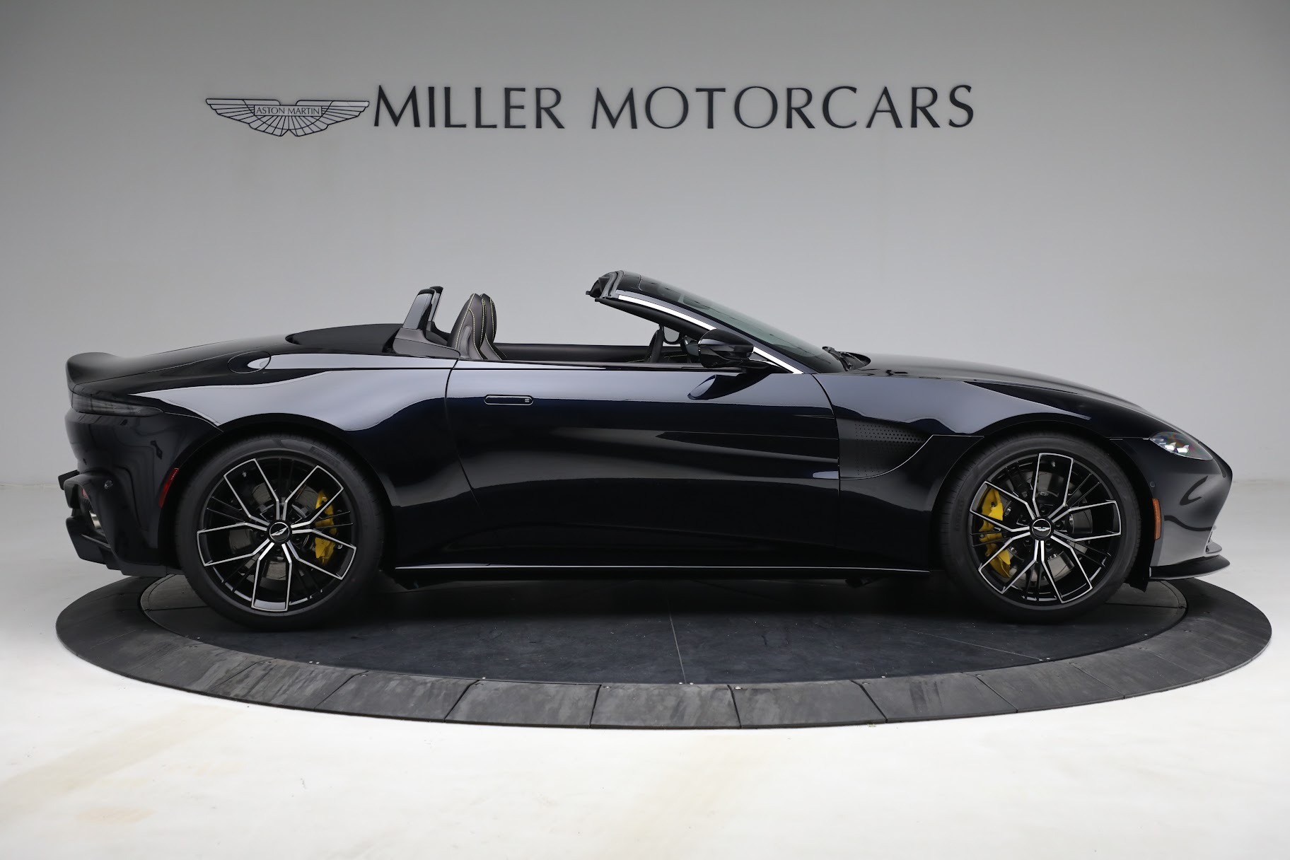 New 2021 Aston Martin Vantage Roadster | St. Petersburg, FL