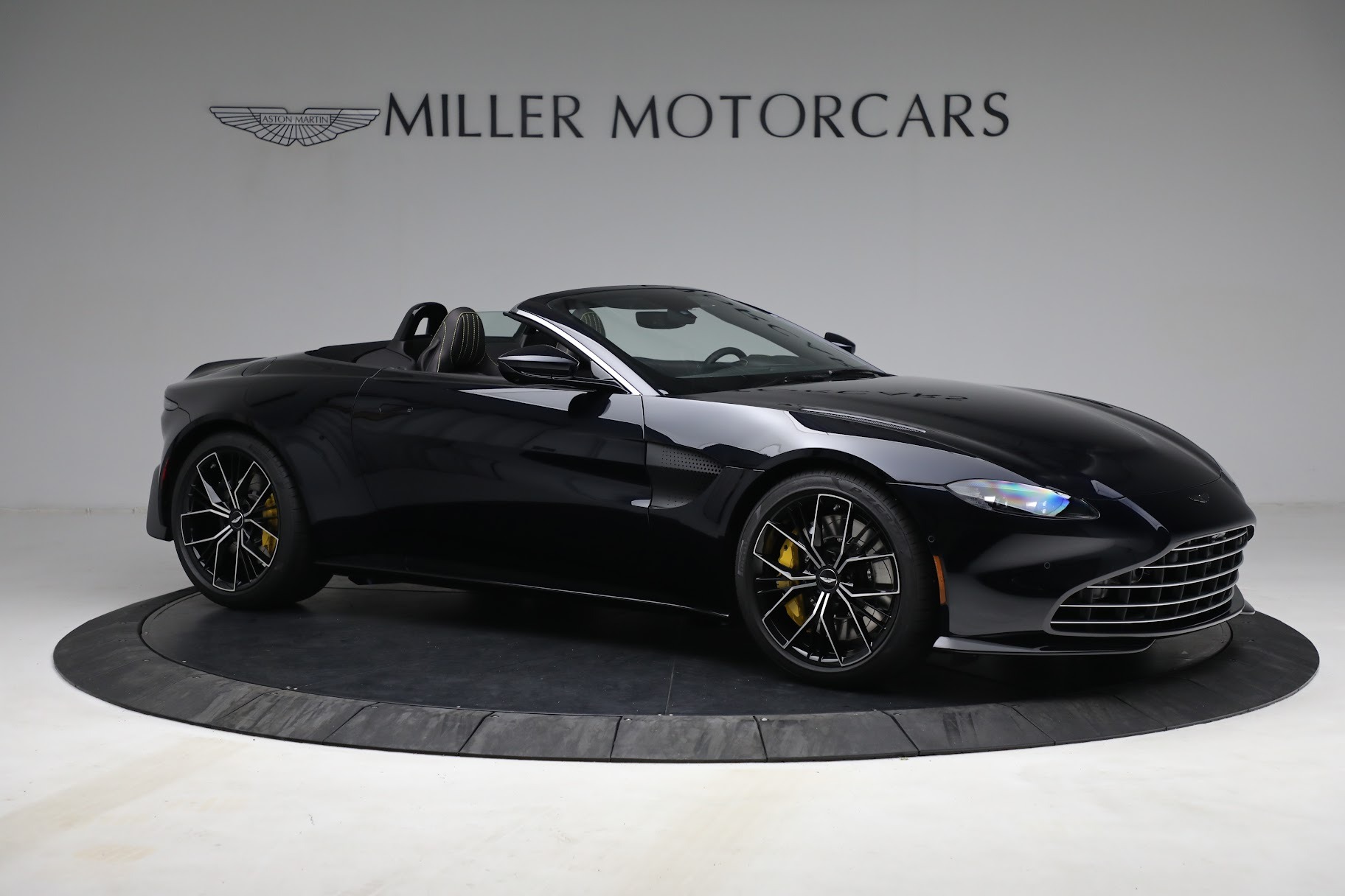 New 2021 Aston Martin Vantage Roadster | St. Petersburg, FL