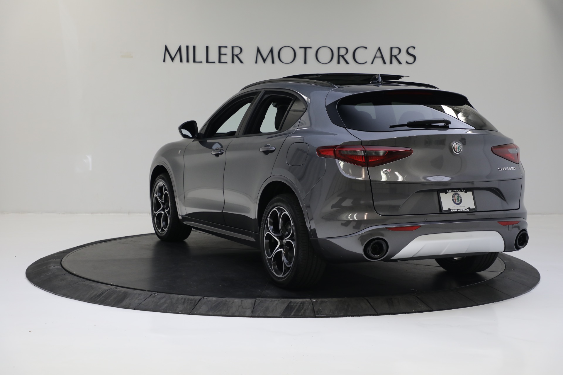 New 2022 Alfa Romeo Stelvio Ti | St. Petersburg, FL