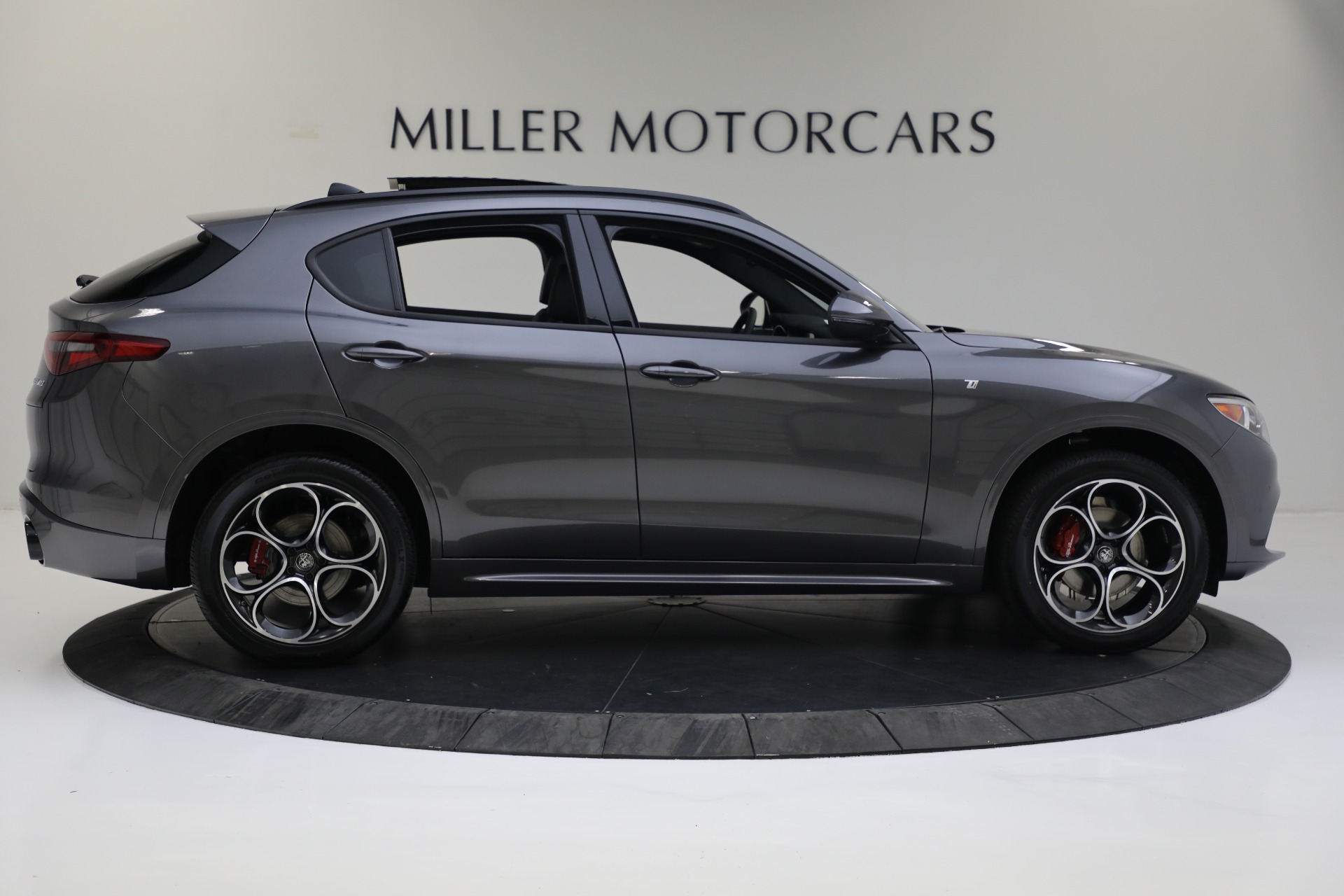 New 2022 Alfa Romeo Stelvio Ti | St. Petersburg, FL