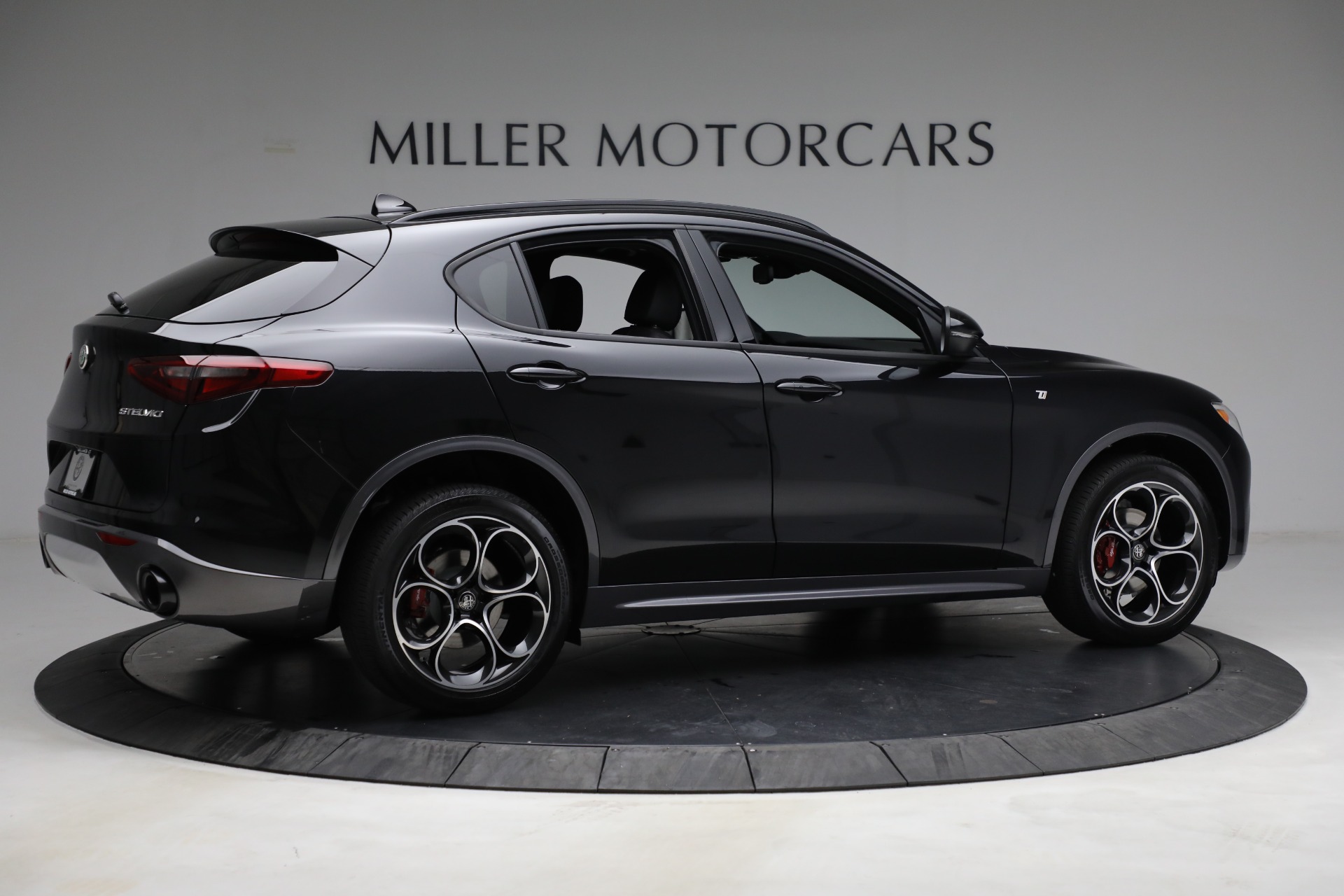 New 2022 Alfa Romeo Stelvio Ti | St. Petersburg, FL