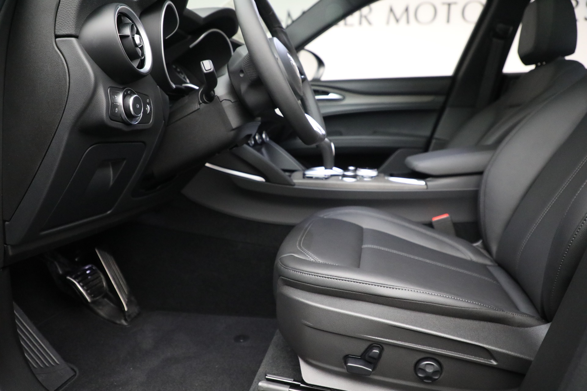 New 2022 Alfa Romeo Stelvio Ti | St. Petersburg, FL