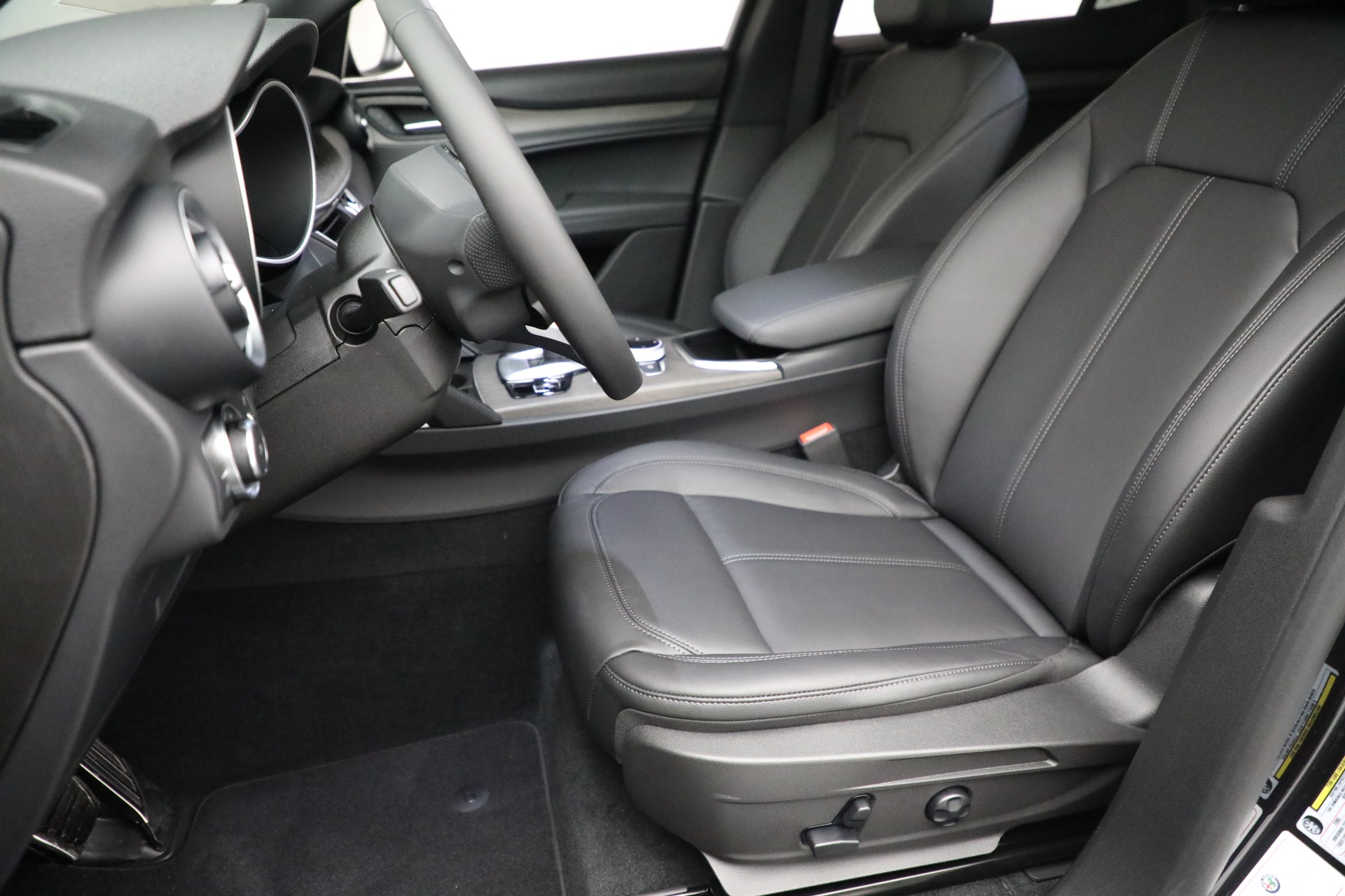 New 2022 Alfa Romeo Stelvio Ti | St. Petersburg, FL
