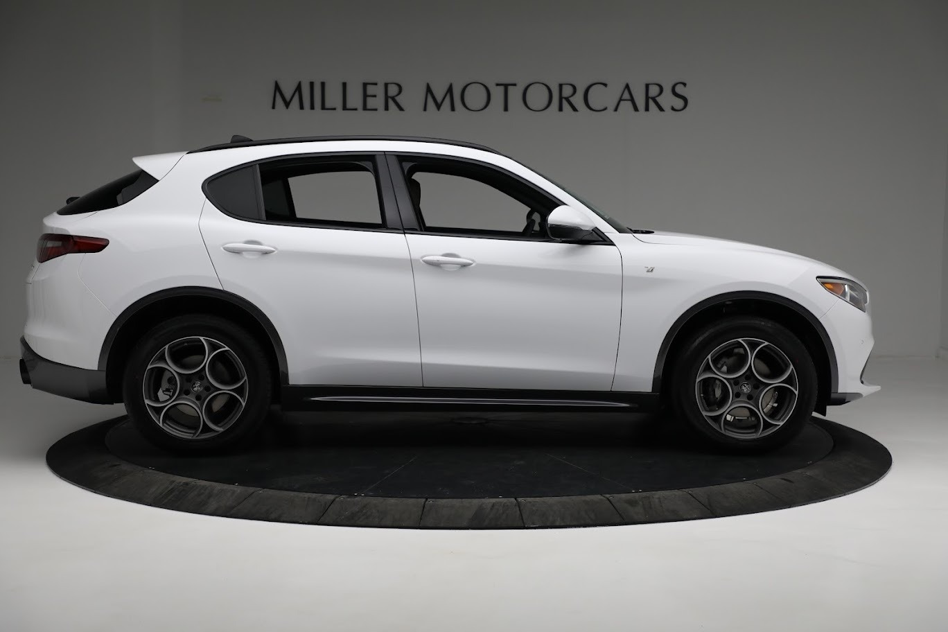 New 2022 Alfa Romeo Stelvio Ti | St. Petersburg, FL