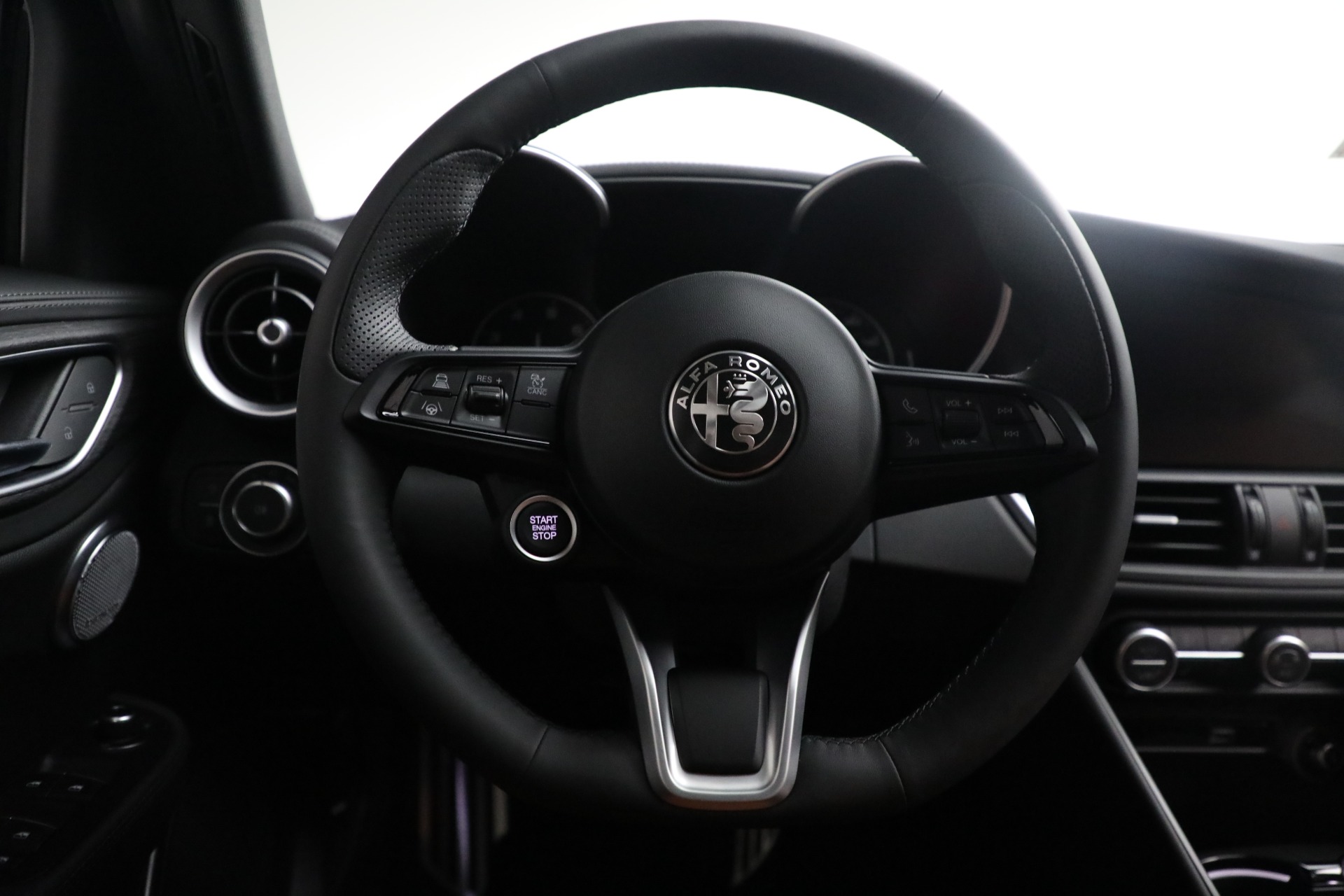 New 2022 Alfa Romeo Giulia Ti | St. Petersburg, FL