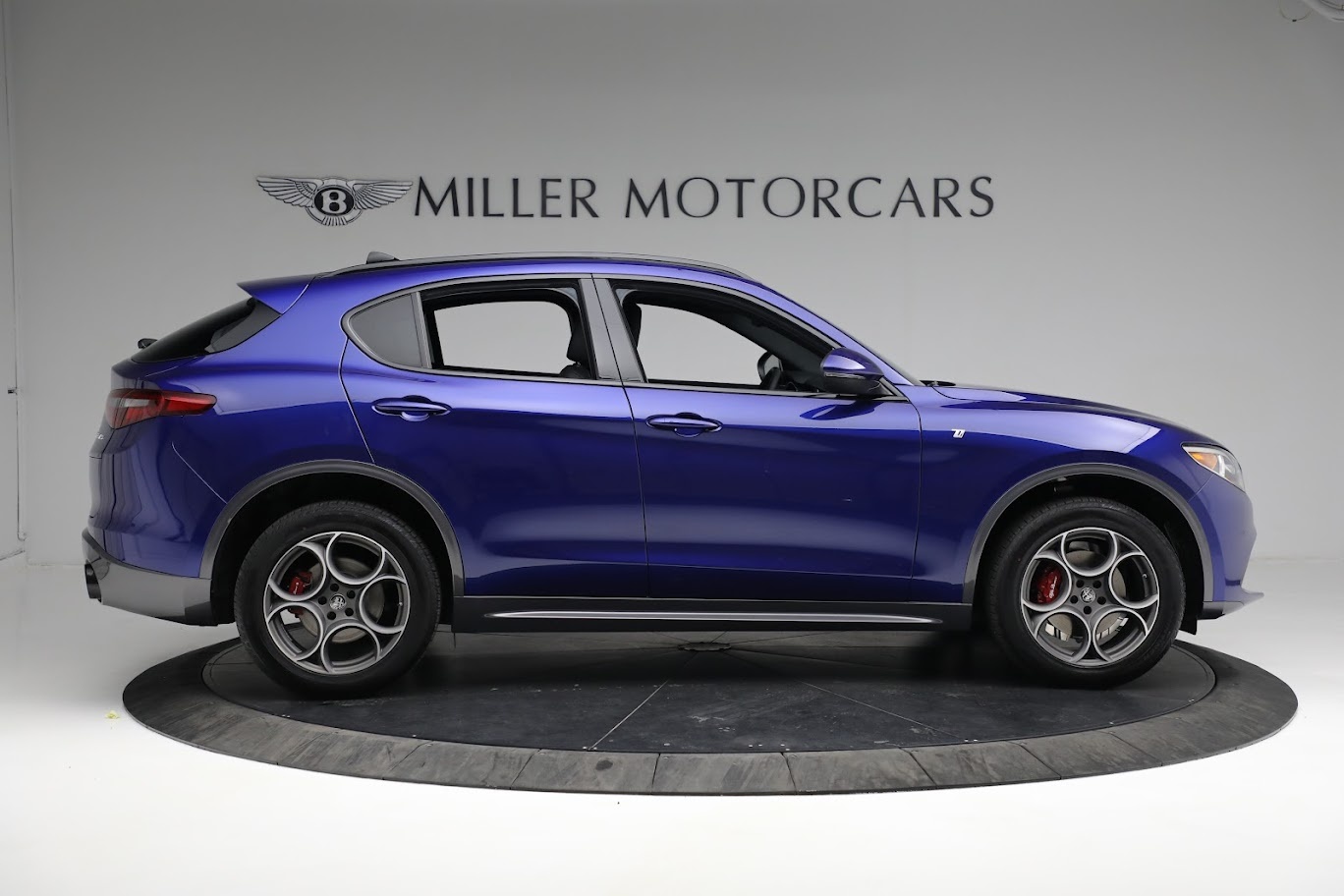 New 2022 Alfa Romeo Stelvio Ti | St. Petersburg, FL