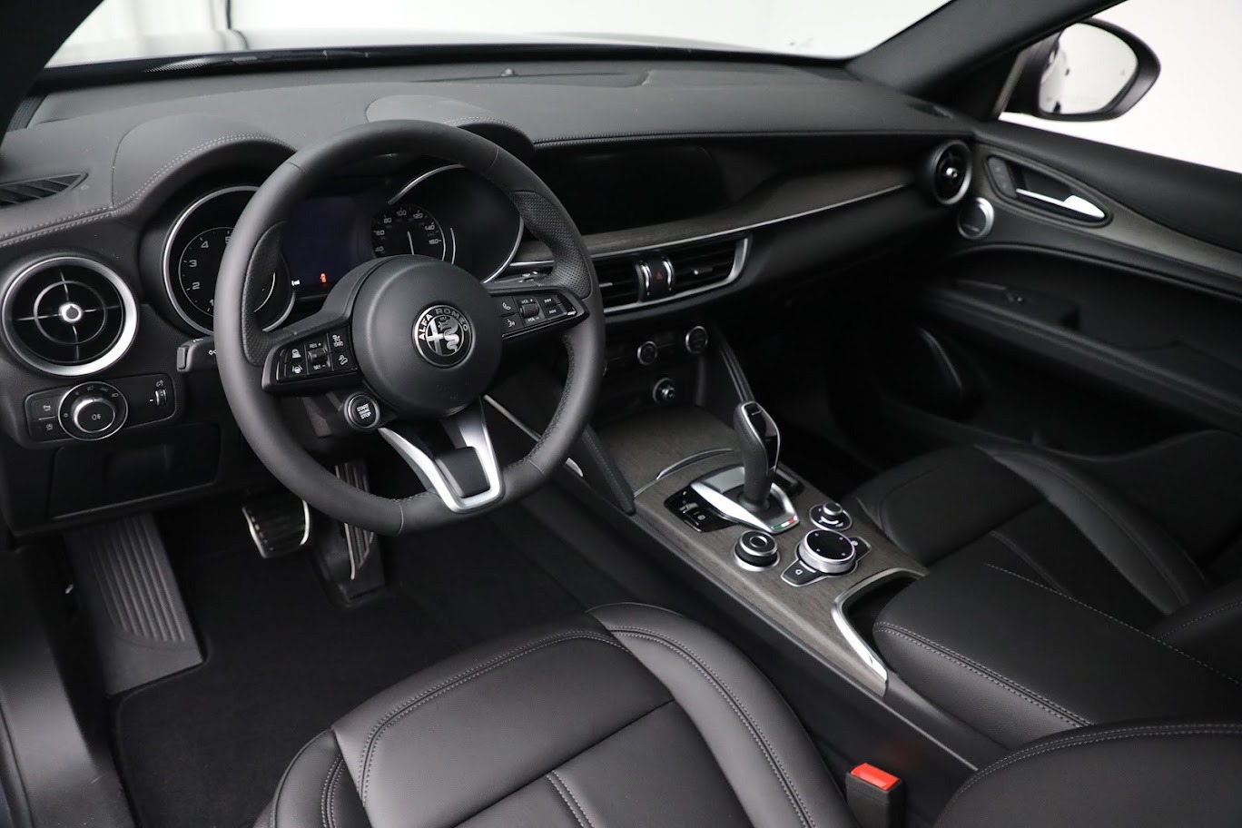 New 2022 Alfa Romeo Stelvio Ti | St. Petersburg, FL
