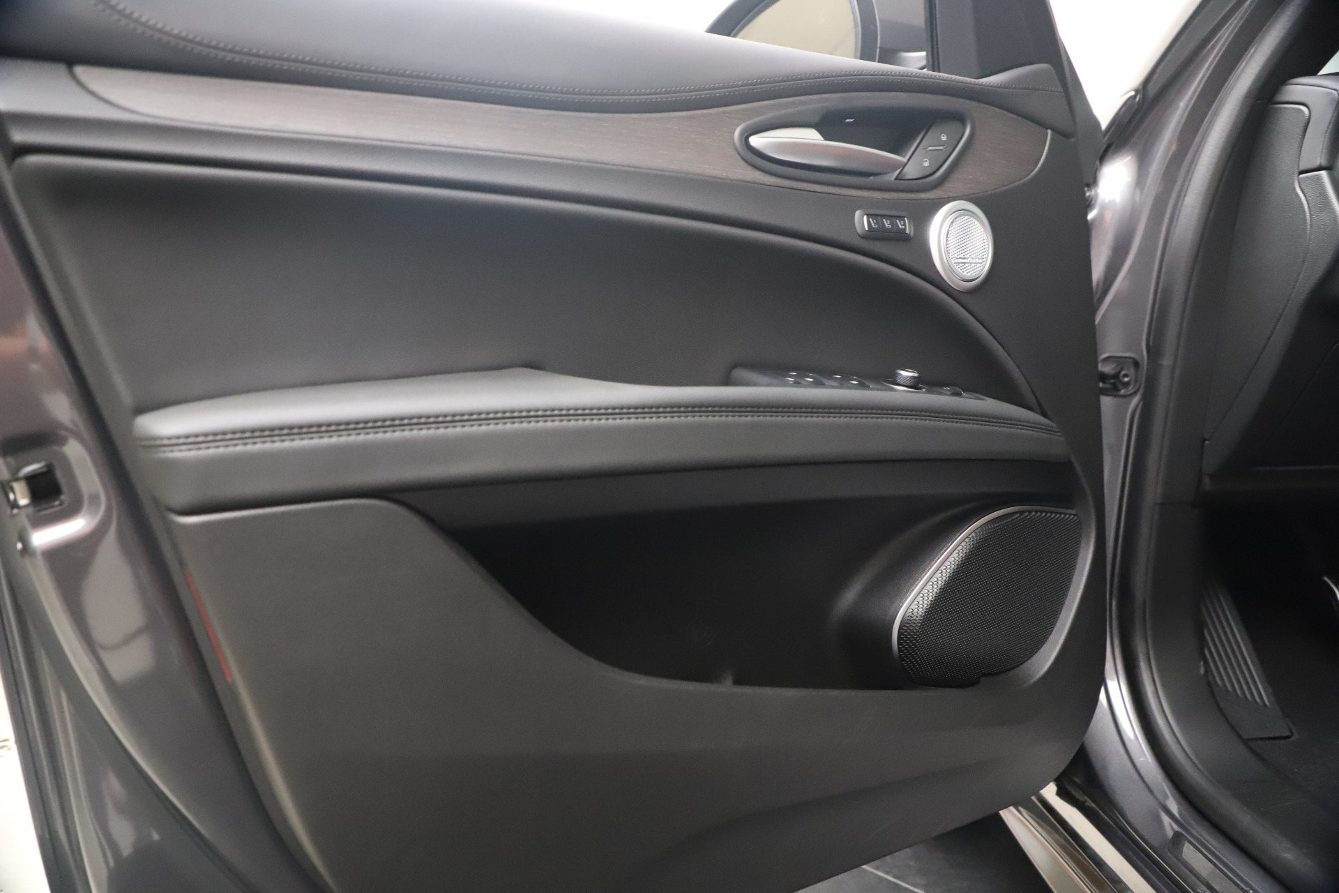 New 2022 Alfa Romeo Stelvio Ti | St. Petersburg, FL