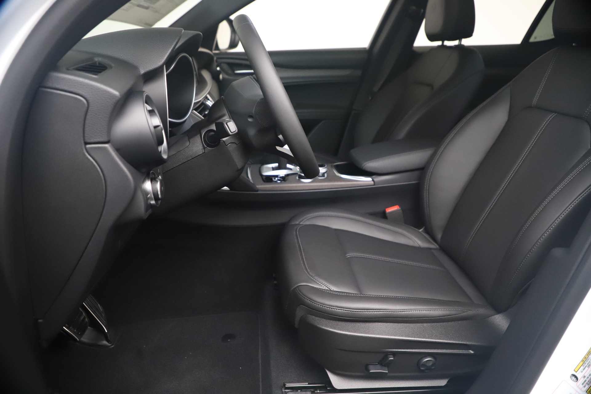 New 2022 Alfa Romeo Stelvio Ti | St. Petersburg, FL