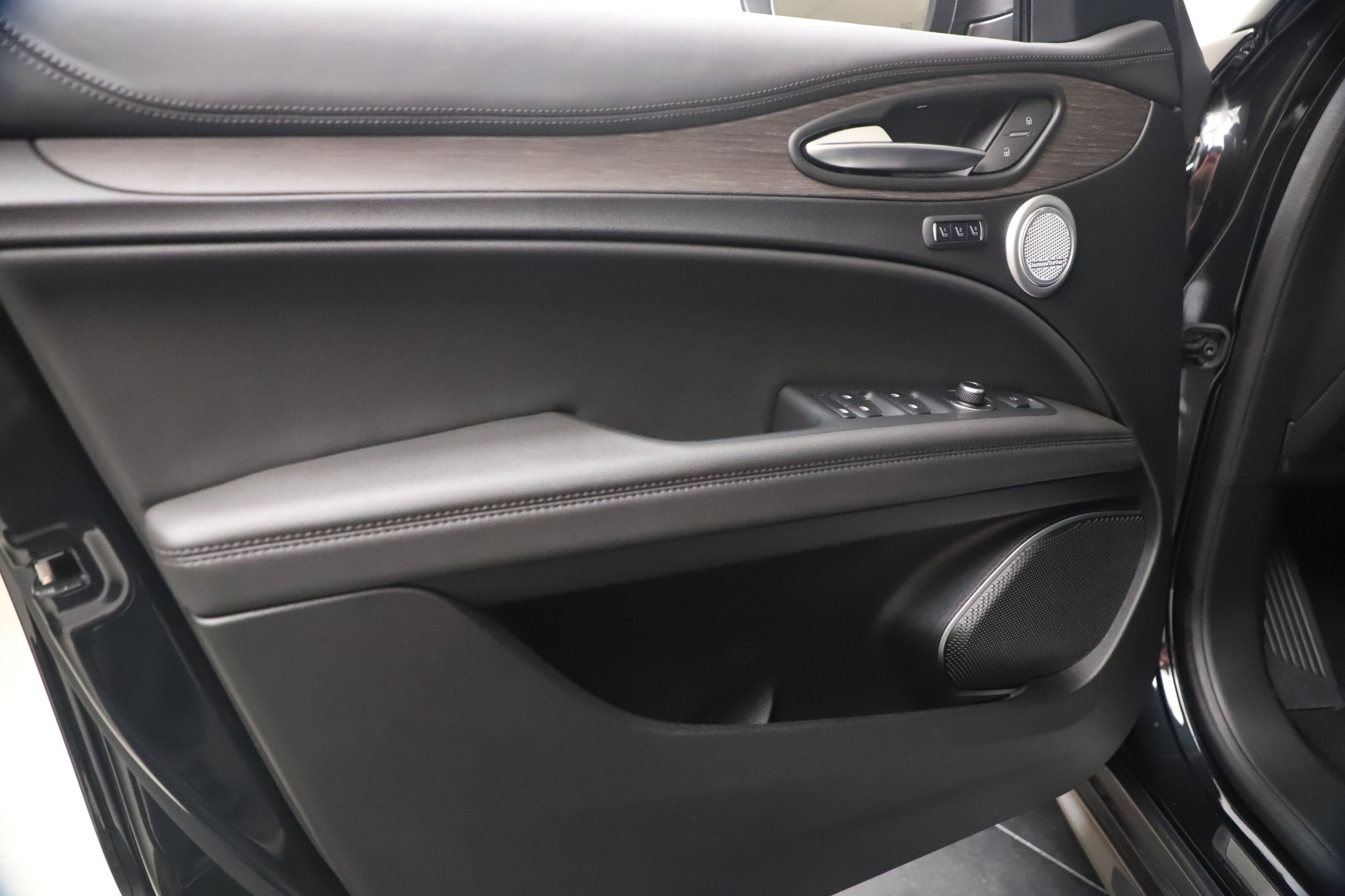 New 2022 Alfa Romeo Stelvio Ti | St. Petersburg, FL