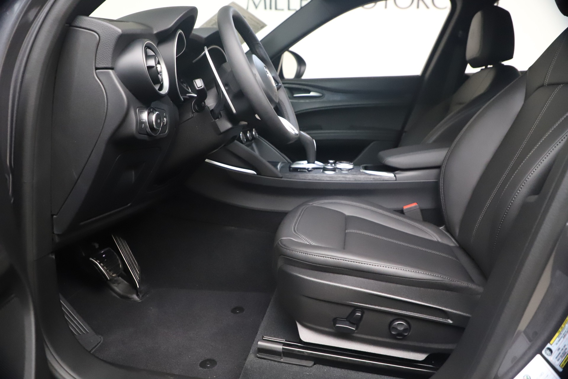 New 2022 Alfa Romeo Stelvio Sprint | St. Petersburg, FL