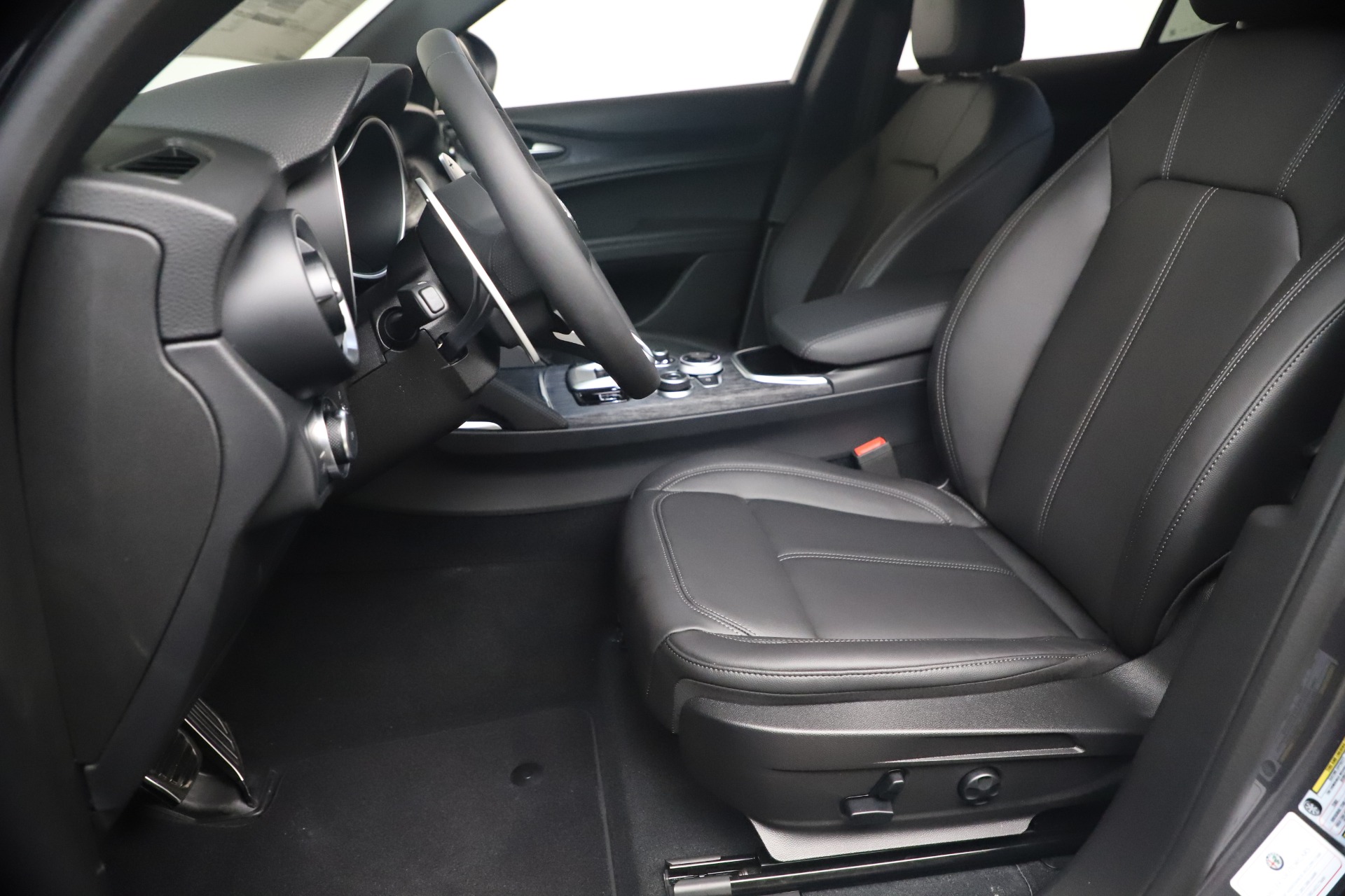 New 2022 Alfa Romeo Stelvio Sprint | St. Petersburg, FL