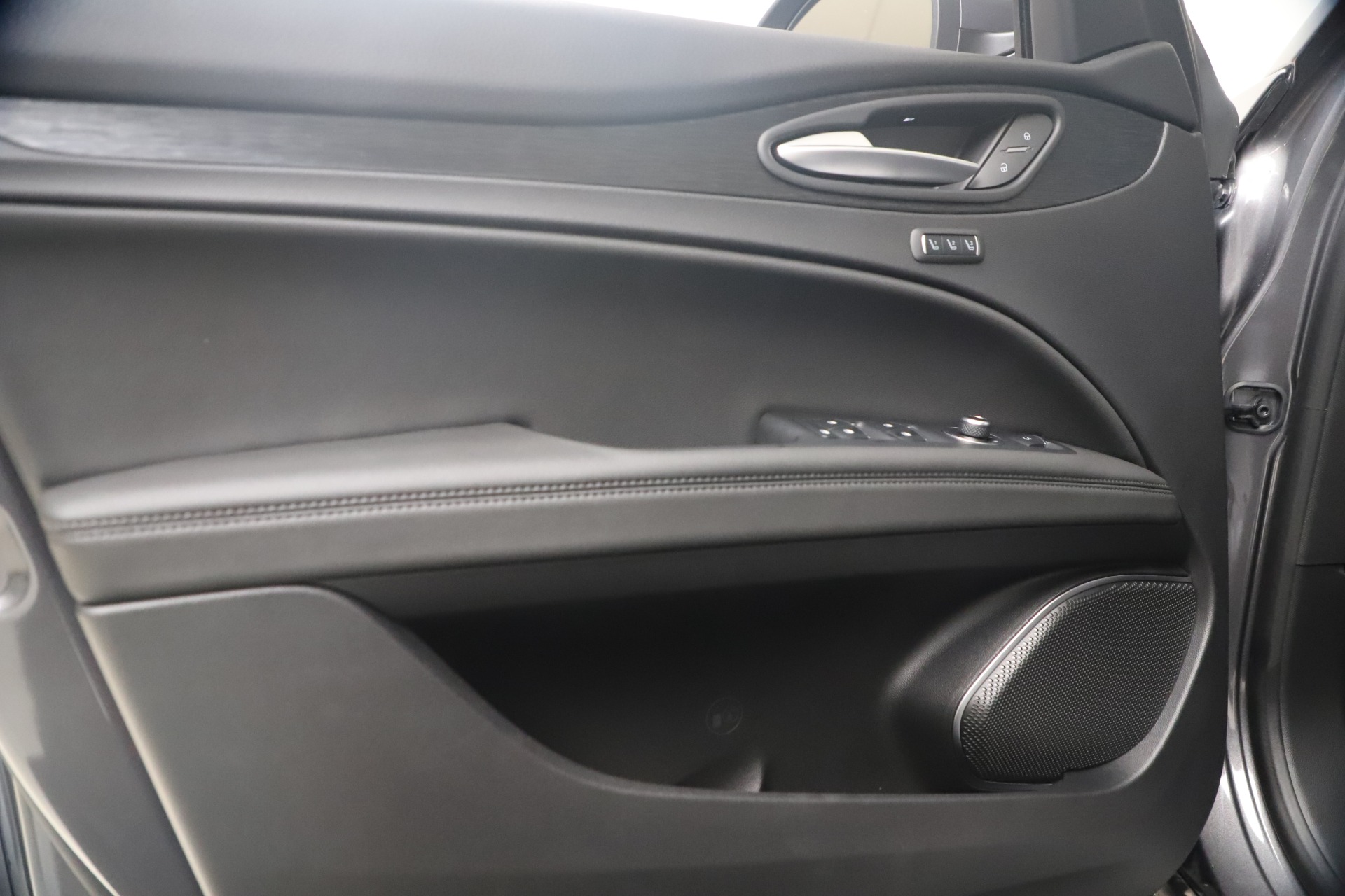 New 2022 Alfa Romeo Stelvio Sprint | St. Petersburg, FL
