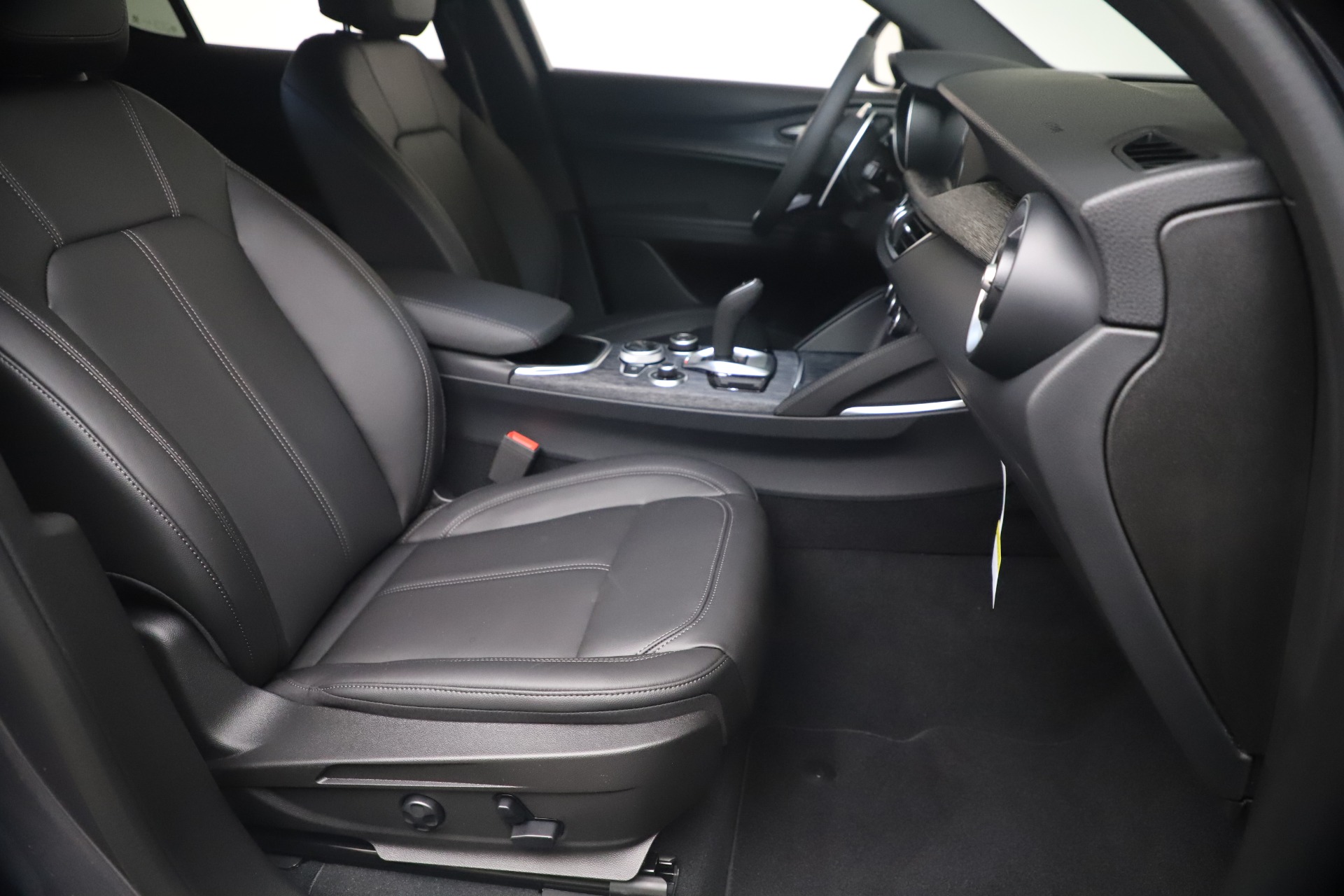 New 2022 Alfa Romeo Stelvio Sprint | St. Petersburg, FL