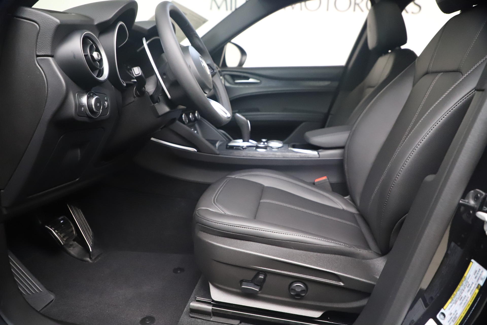 New 2022 Alfa Romeo Stelvio Sprint | St. Petersburg, FL